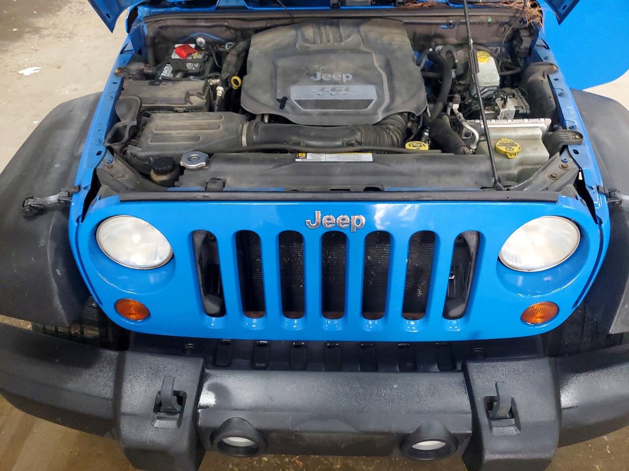 2012 Jeep Wrangler Unlimited Sport Blue vin: 1C4BJWDG9CL136761
