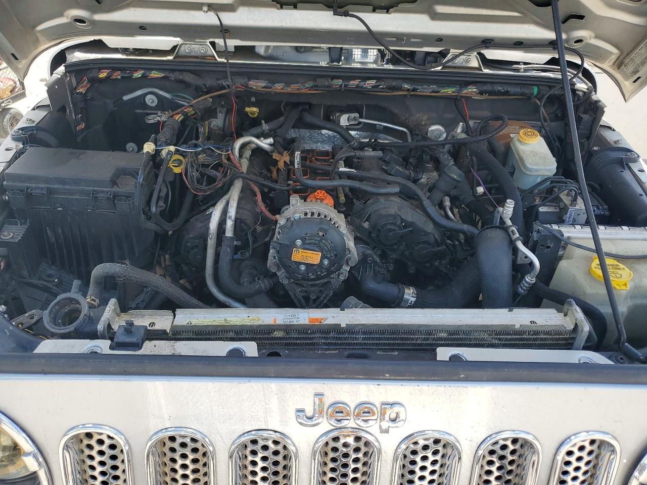 2012 Jeep Wrangler Unlimited Sport Silver vin: 1C4BJWDG9CL138266