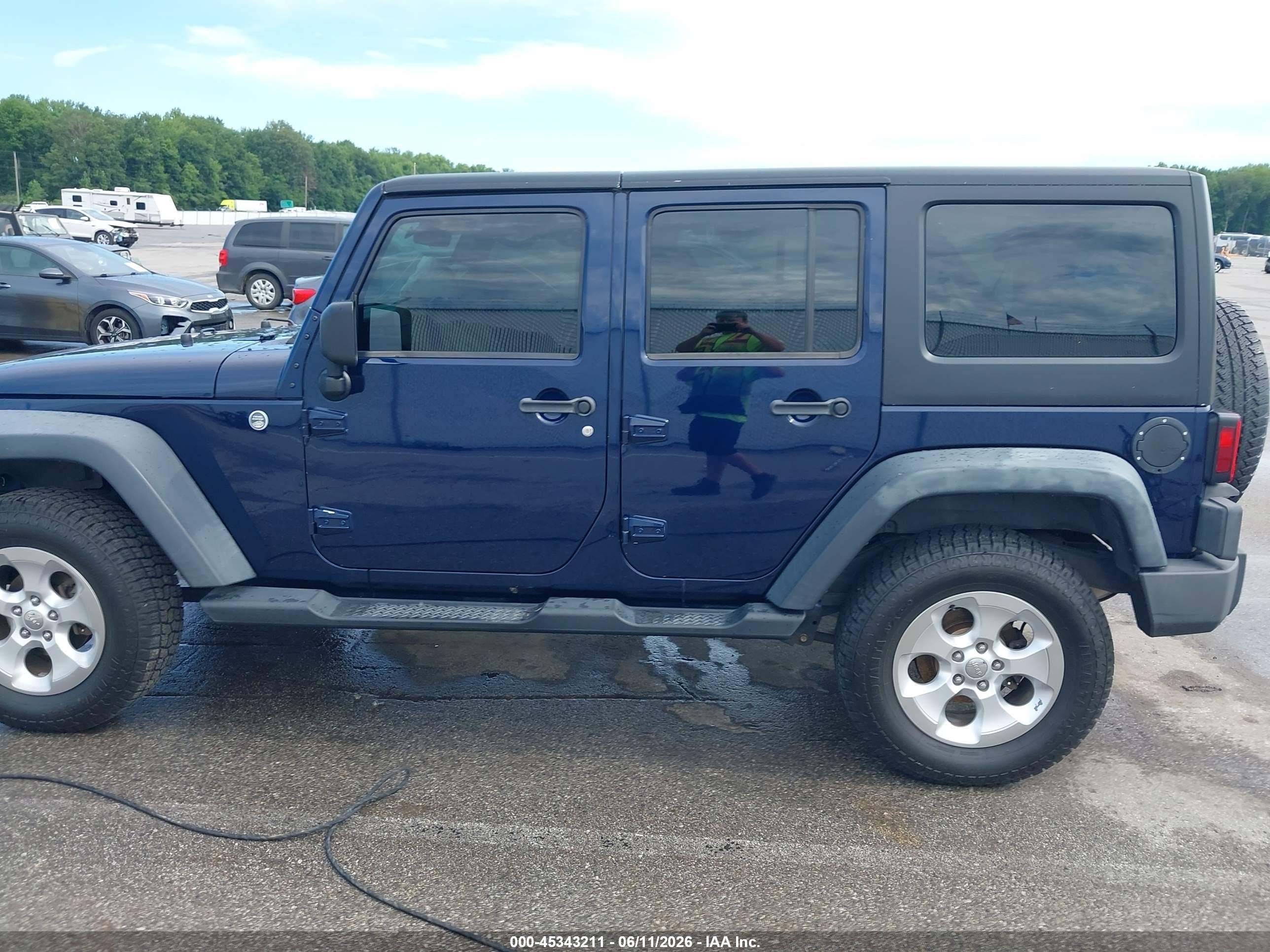 2013 Jeep Wrangler Unlimited Sport Blue vin: 1C4BJWDG9DL525594