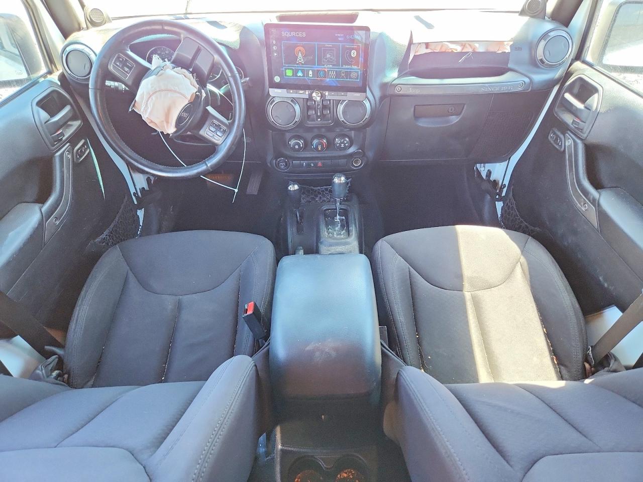 2013 Jeep Wrangler Unlimited Sport White vin: 1C4BJWDG9DL654614