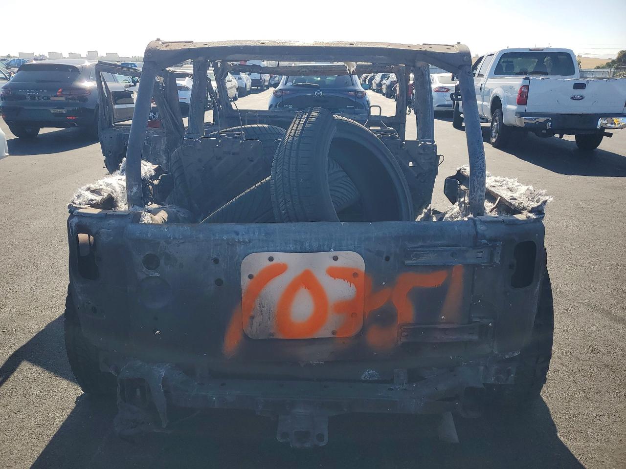 2013 Jeep Wrangler Unlimited Sport Burn vin: 1C4BJWDG9DL680582