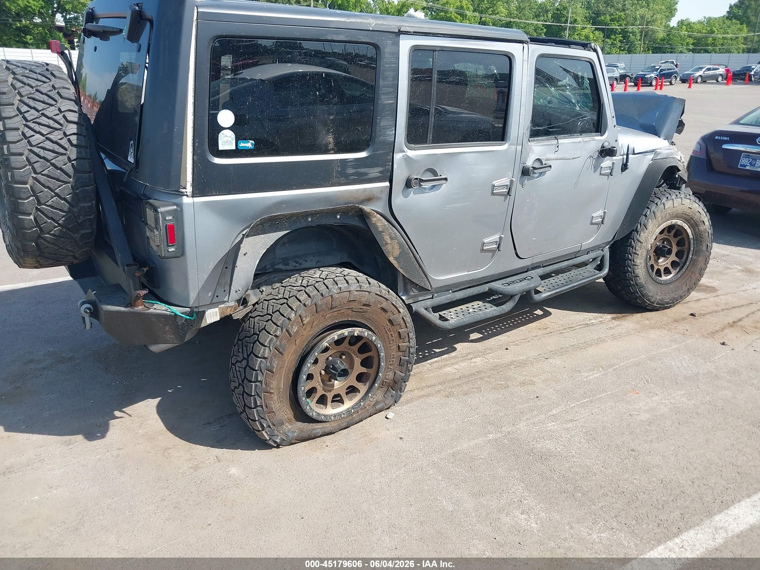 2014 Jeep Wrangler Unlimited Sport Gray vin: 1C4BJWDG9EL120577
