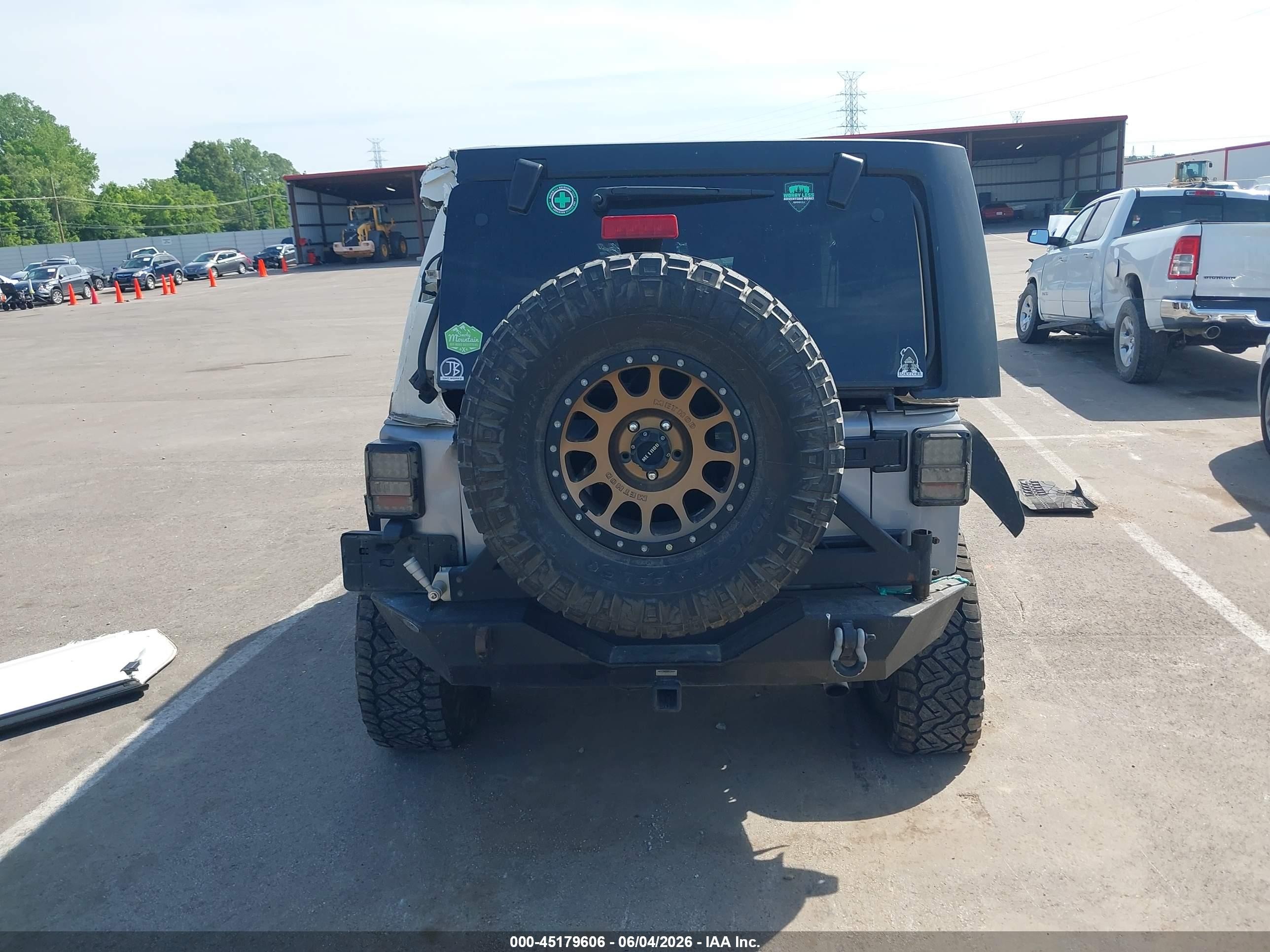 2014 Jeep Wrangler Unlimited Sport Gray vin: 1C4BJWDG9EL120577