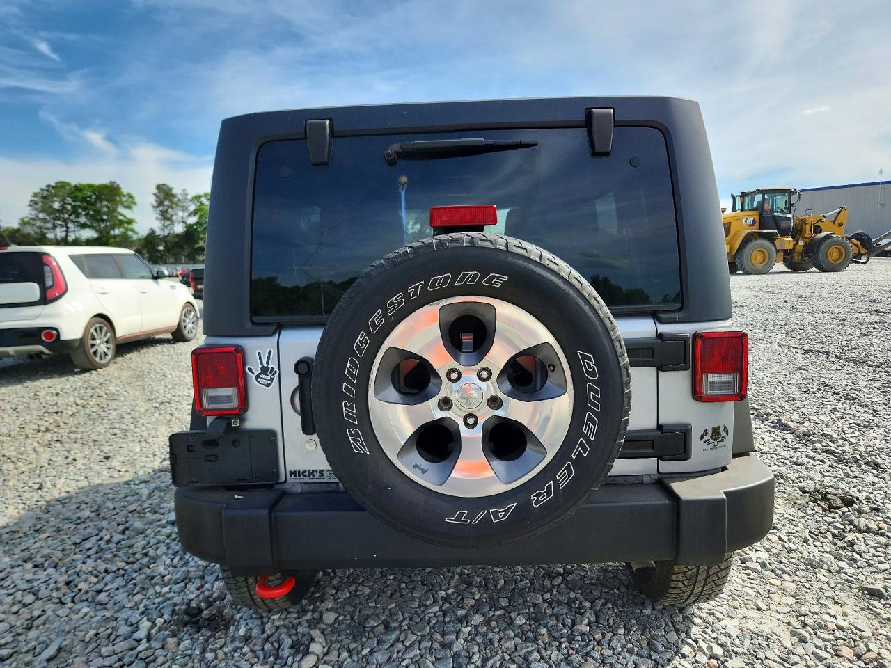 2014 Jeep Wrangler Unlimited Sport Silver vin: 1C4BJWDG9EL158195