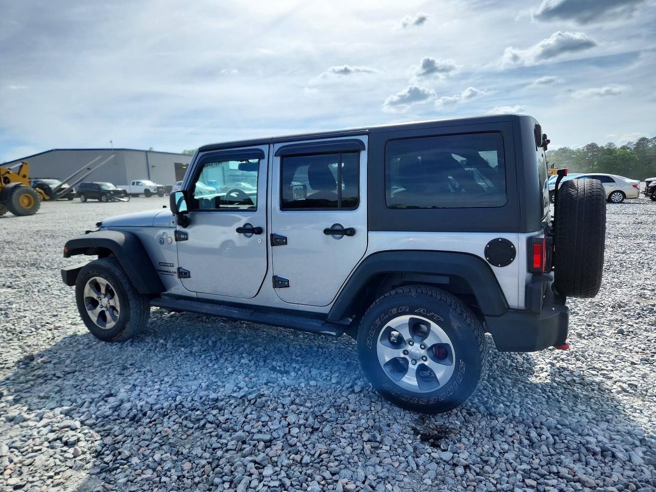 2014 Jeep Wrangler Unlimited Sport Silver vin: 1C4BJWDG9EL158195