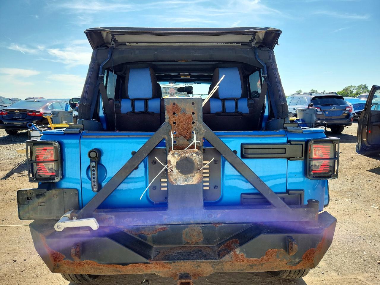 2014 Jeep Wrangler Unlimited Sport Blue vin: 1C4BJWDG9EL165440