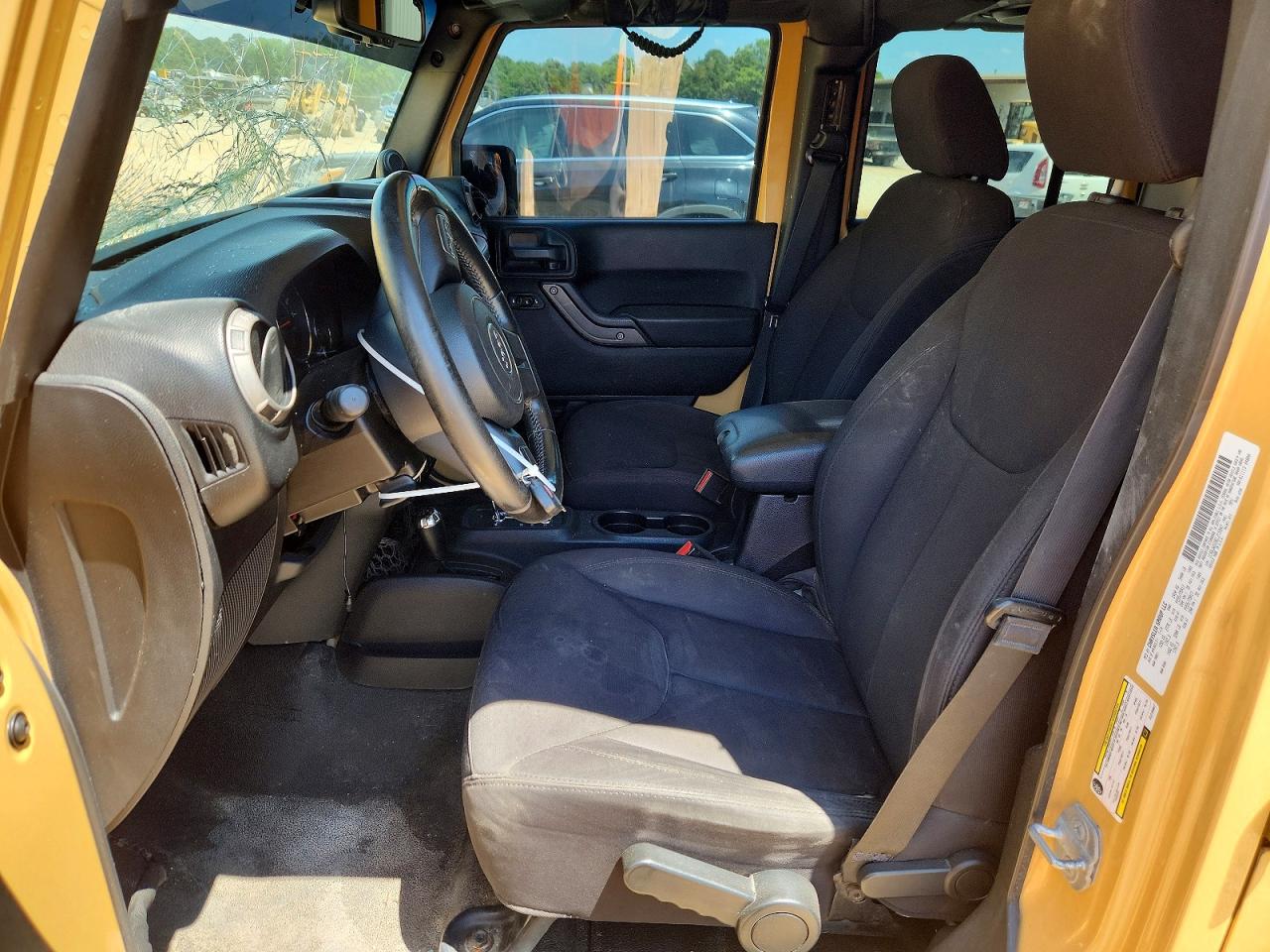 2014 Jeep Wrangler Unlimited Sport Tan vin: 1C4BJWDG9EL215947