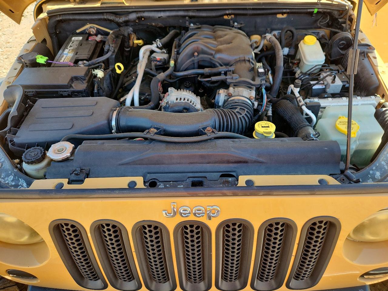 2014 Jeep Wrangler Unlimited Sport Tan vin: 1C4BJWDG9EL215947