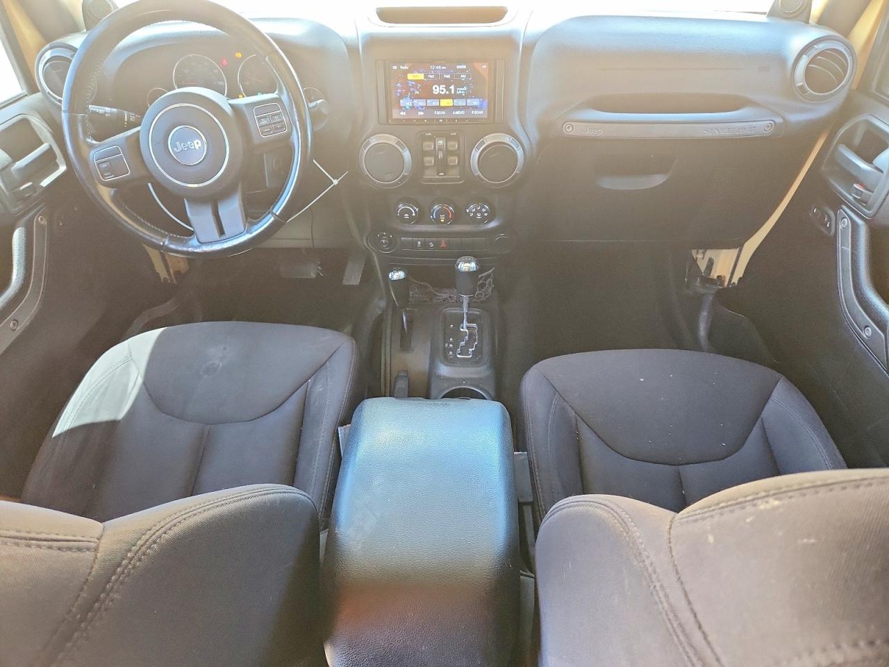 2014 Jeep Wrangler Unlimited Sport Tan vin: 1C4BJWDG9EL215947