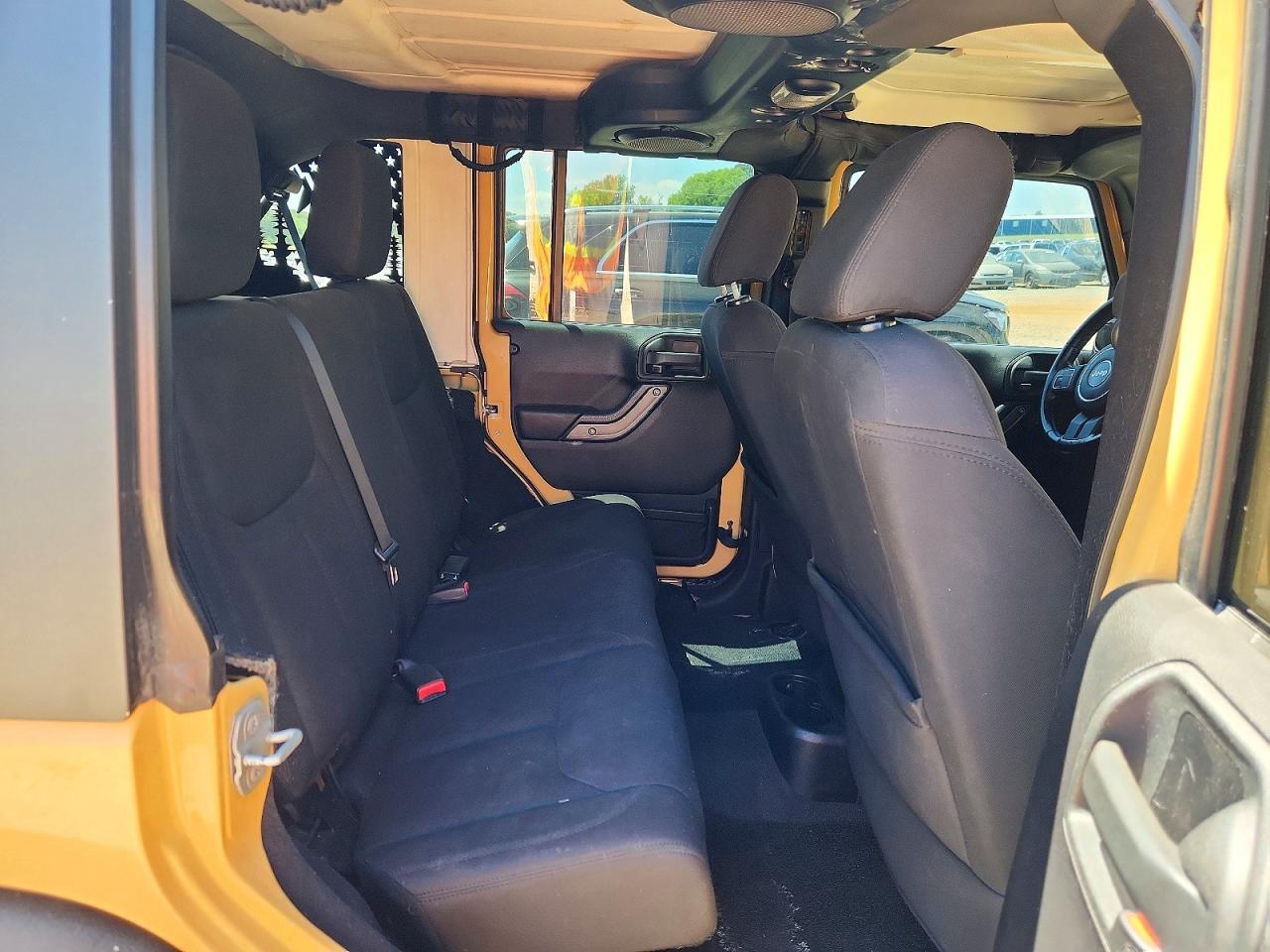 2014 Jeep Wrangler Unlimited Sport Tan vin: 1C4BJWDG9EL215947
