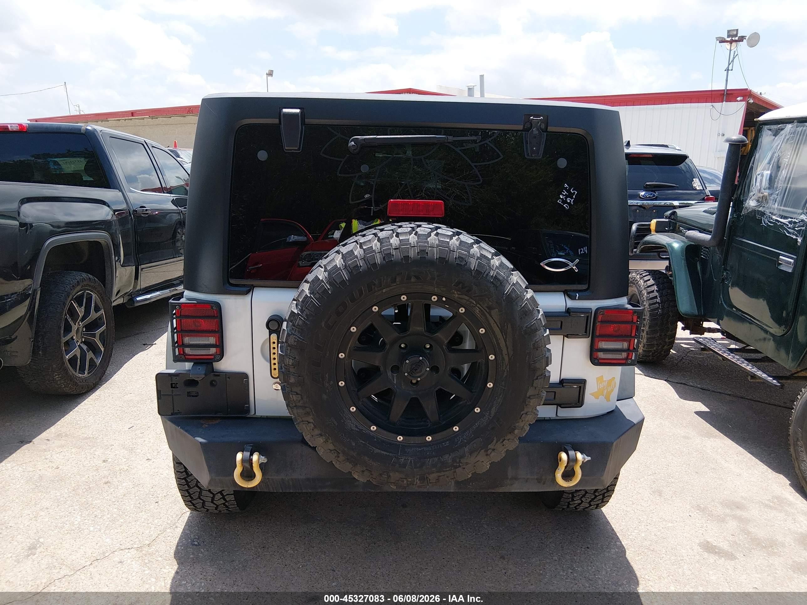2014 Jeep Wrangler Unlimited Sport White vin: 1C4BJWDG9EL218802