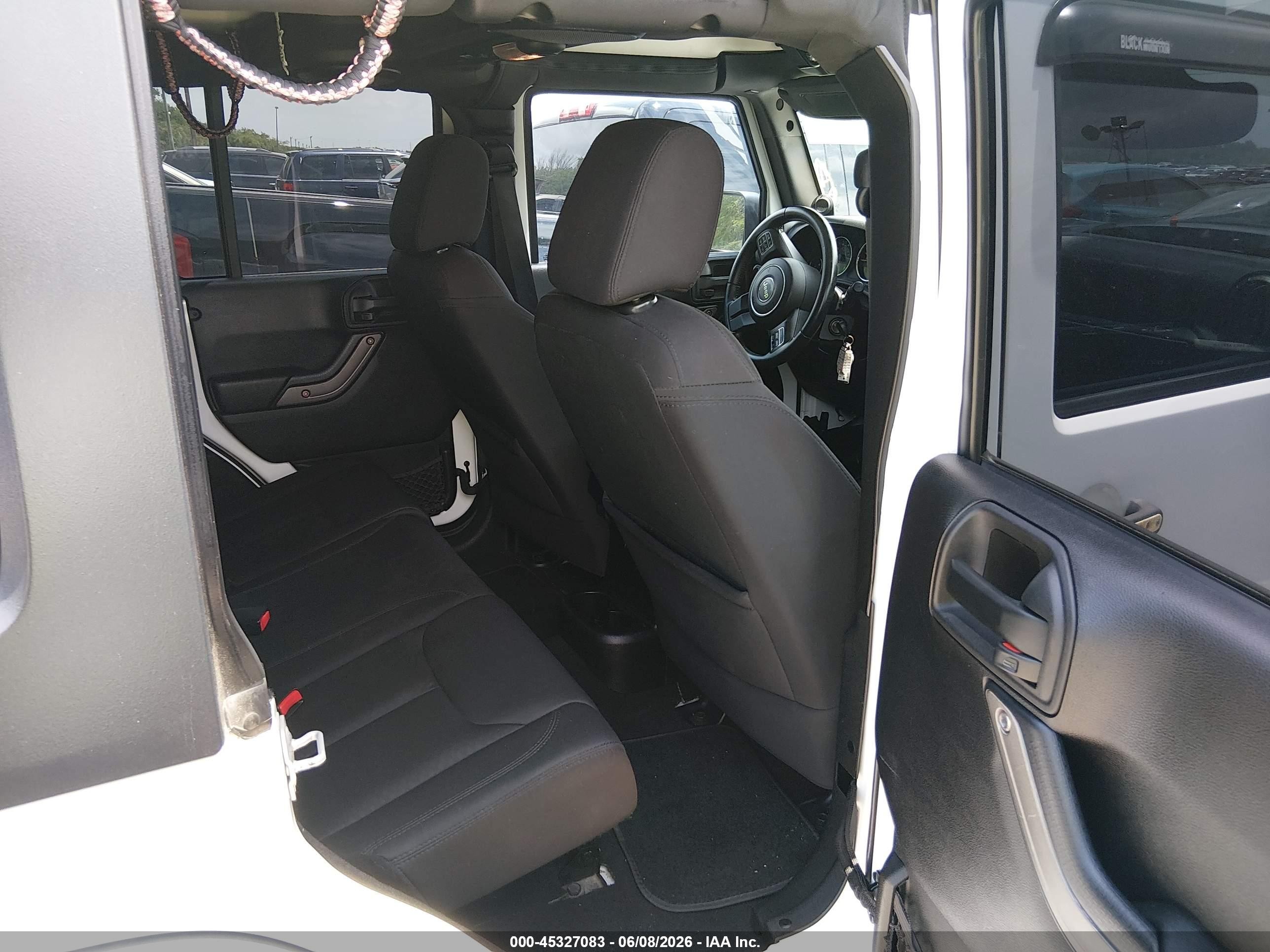 2014 Jeep Wrangler Unlimited Sport White vin: 1C4BJWDG9EL218802