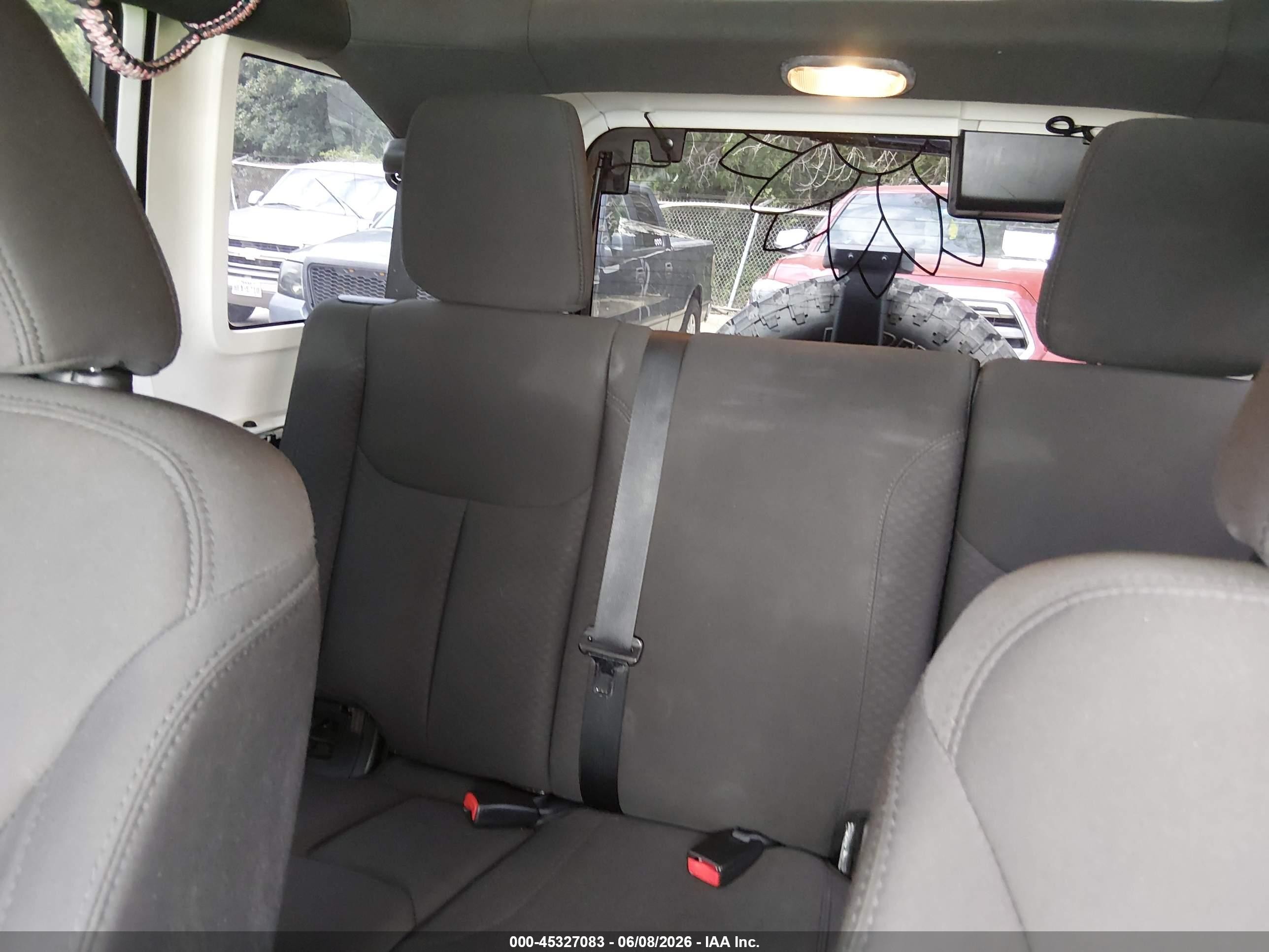 2014 Jeep Wrangler Unlimited Sport White vin: 1C4BJWDG9EL218802