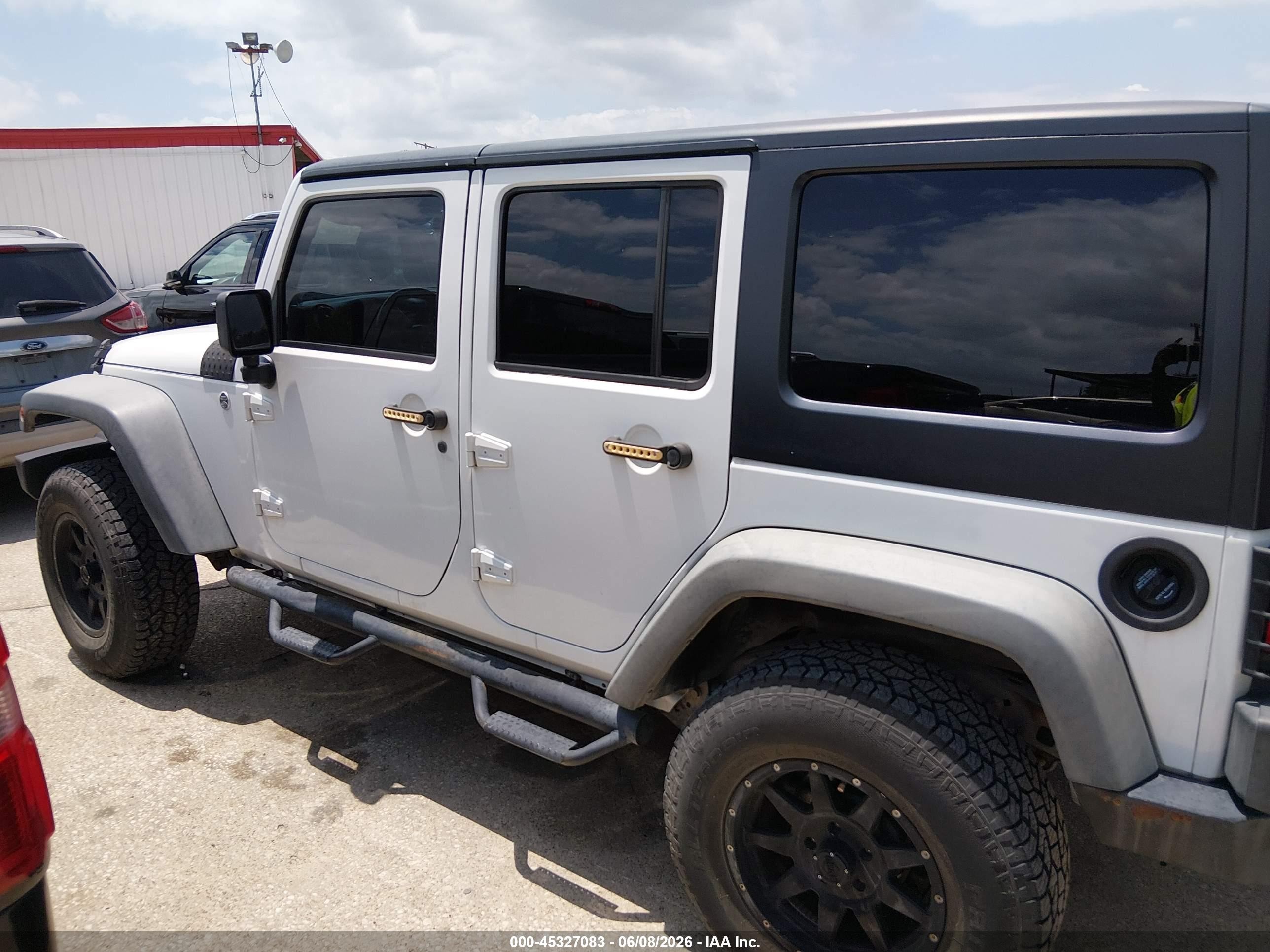 2014 Jeep Wrangler Unlimited Sport White vin: 1C4BJWDG9EL218802
