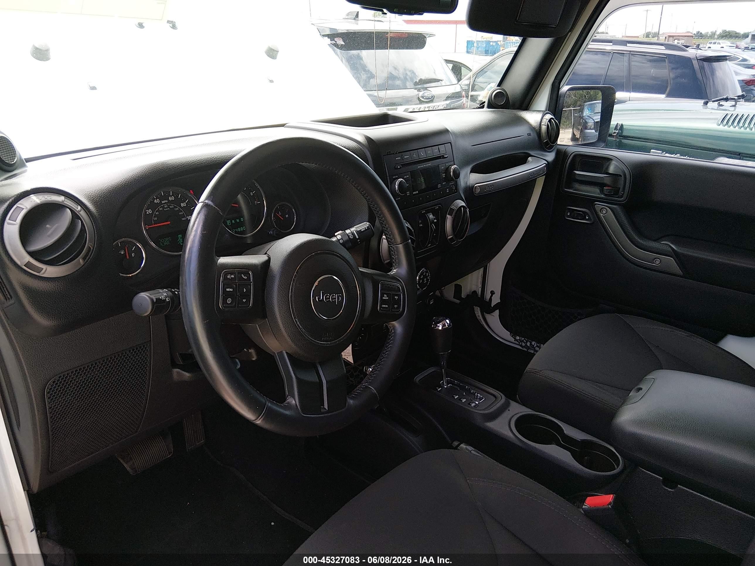 2014 Jeep Wrangler Unlimited Sport White vin: 1C4BJWDG9EL218802