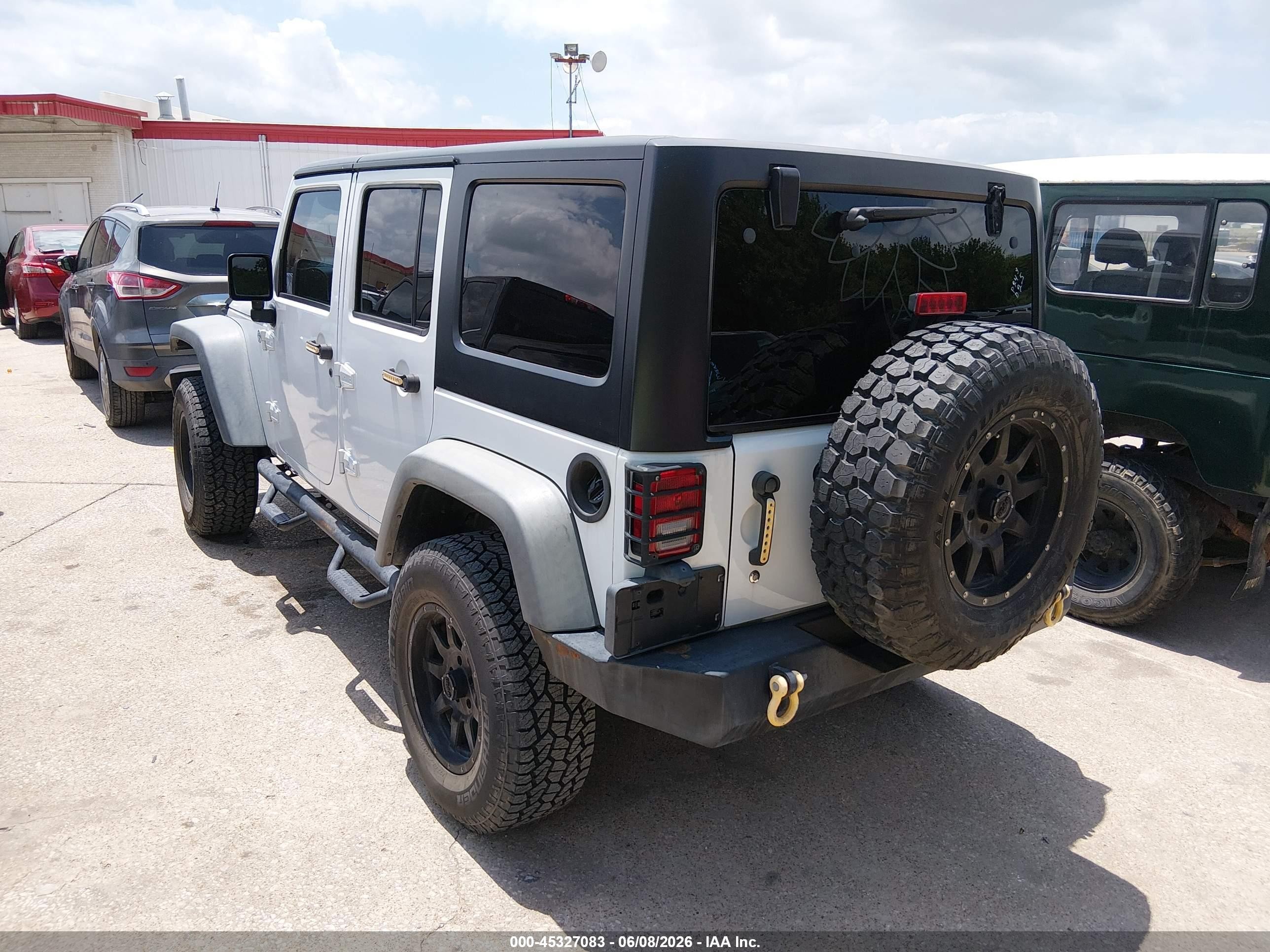 2014 Jeep Wrangler Unlimited Sport White vin: 1C4BJWDG9EL218802