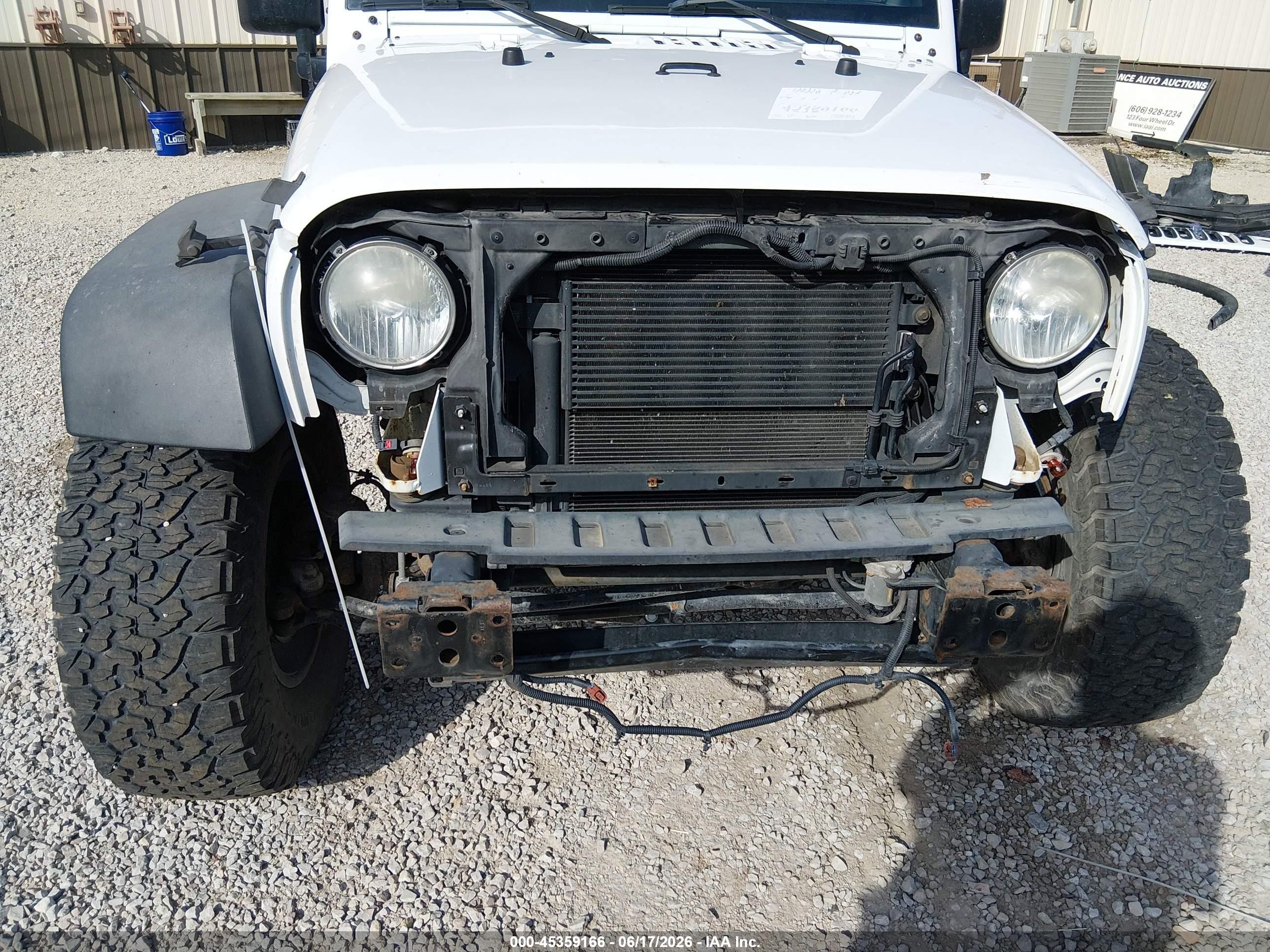 2014 Jeep Wrangler Unlimited Sport White vin: 1C4BJWDG9EL280720