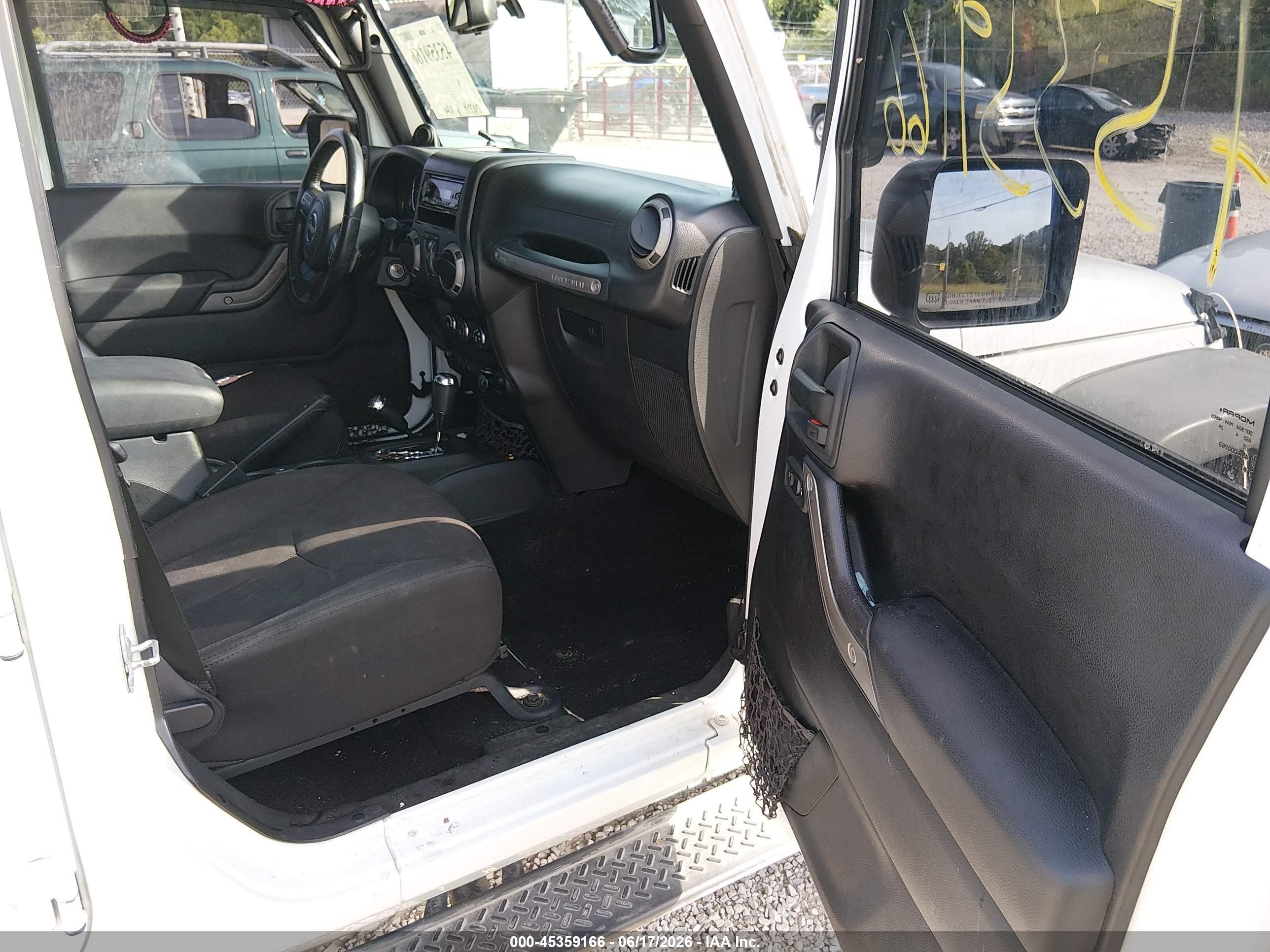2014 Jeep Wrangler Unlimited Sport White vin: 1C4BJWDG9EL280720