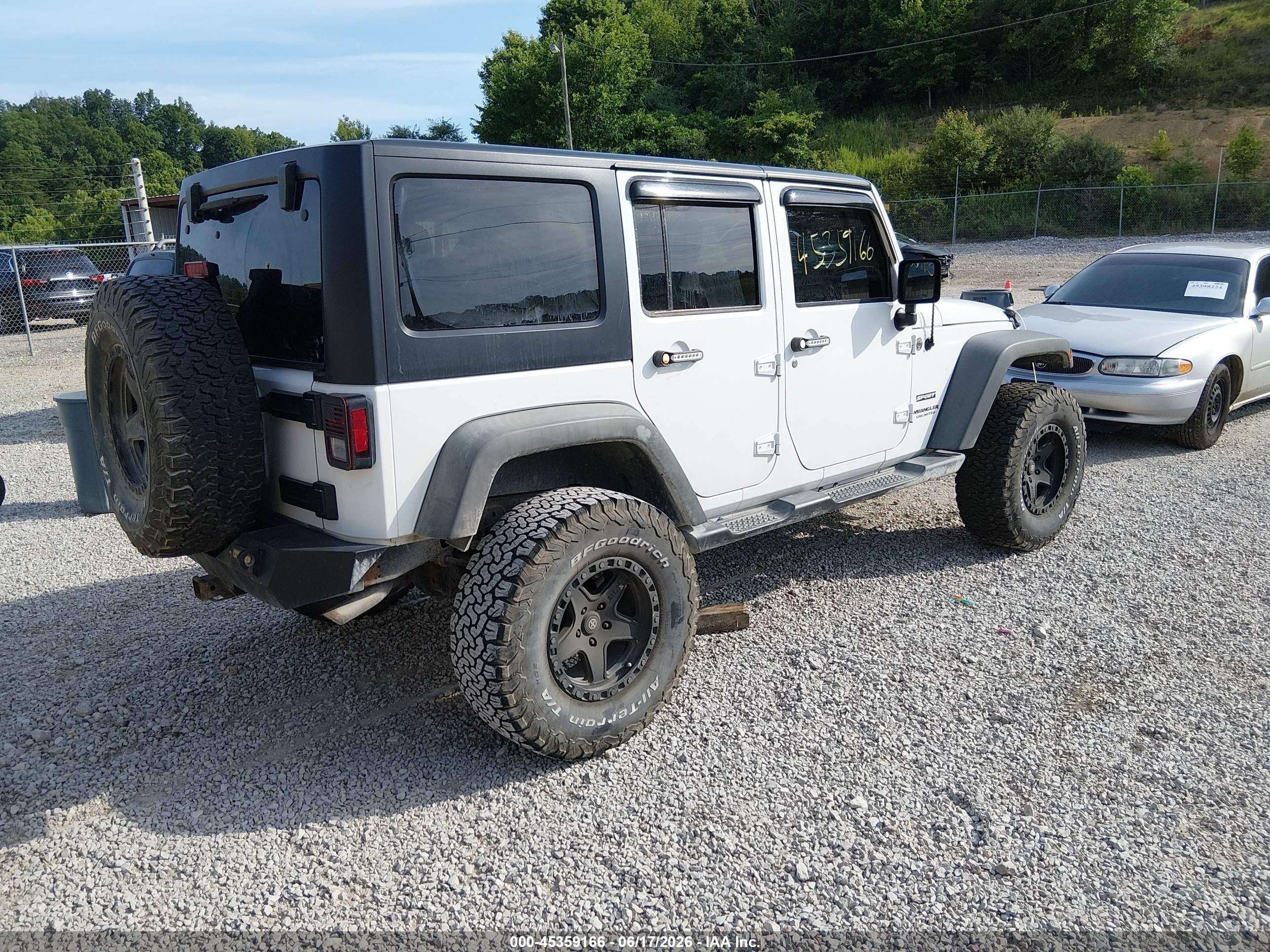 2014 Jeep Wrangler Unlimited Sport White vin: 1C4BJWDG9EL280720