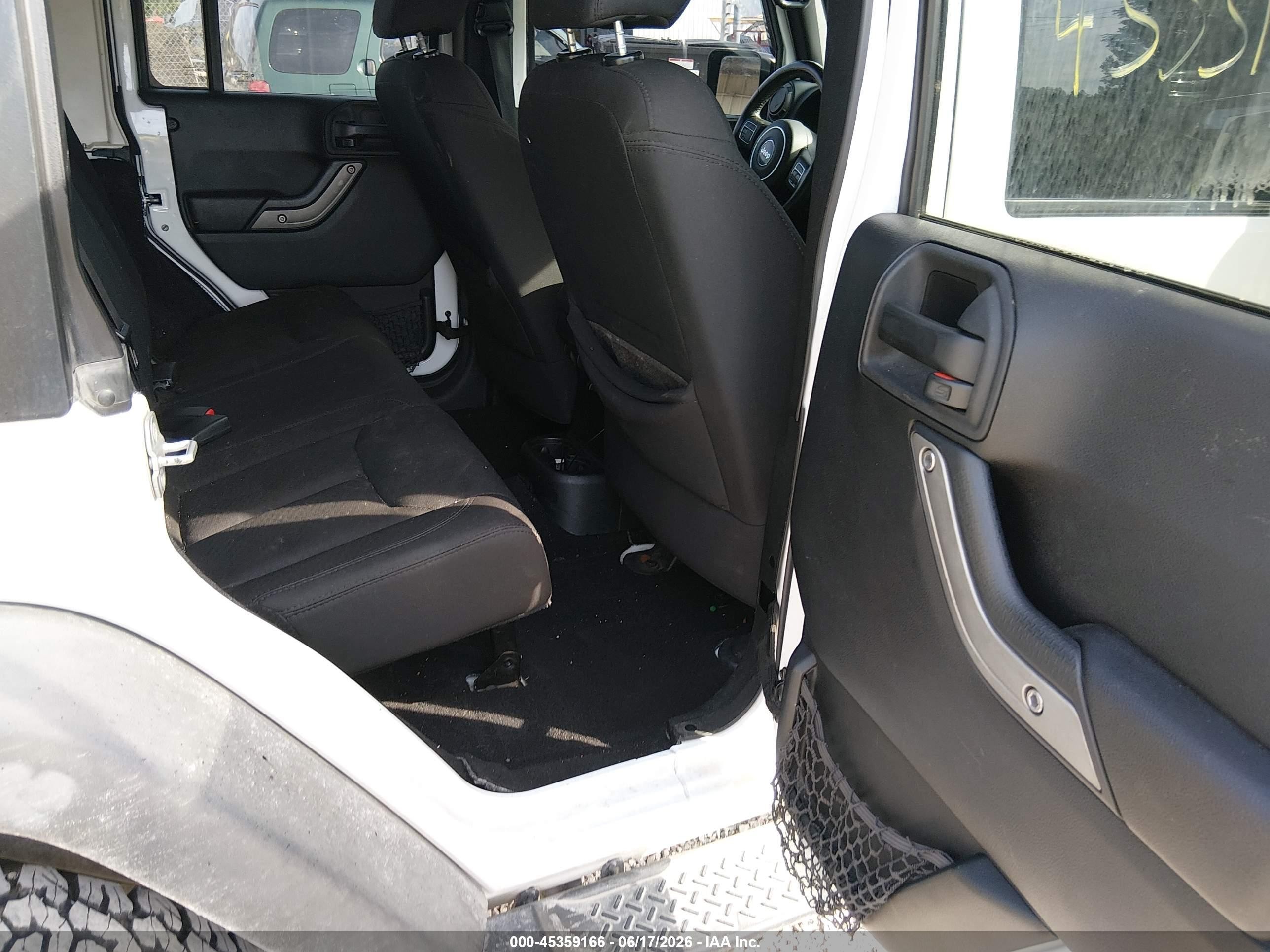 2014 Jeep Wrangler Unlimited Sport White vin: 1C4BJWDG9EL280720