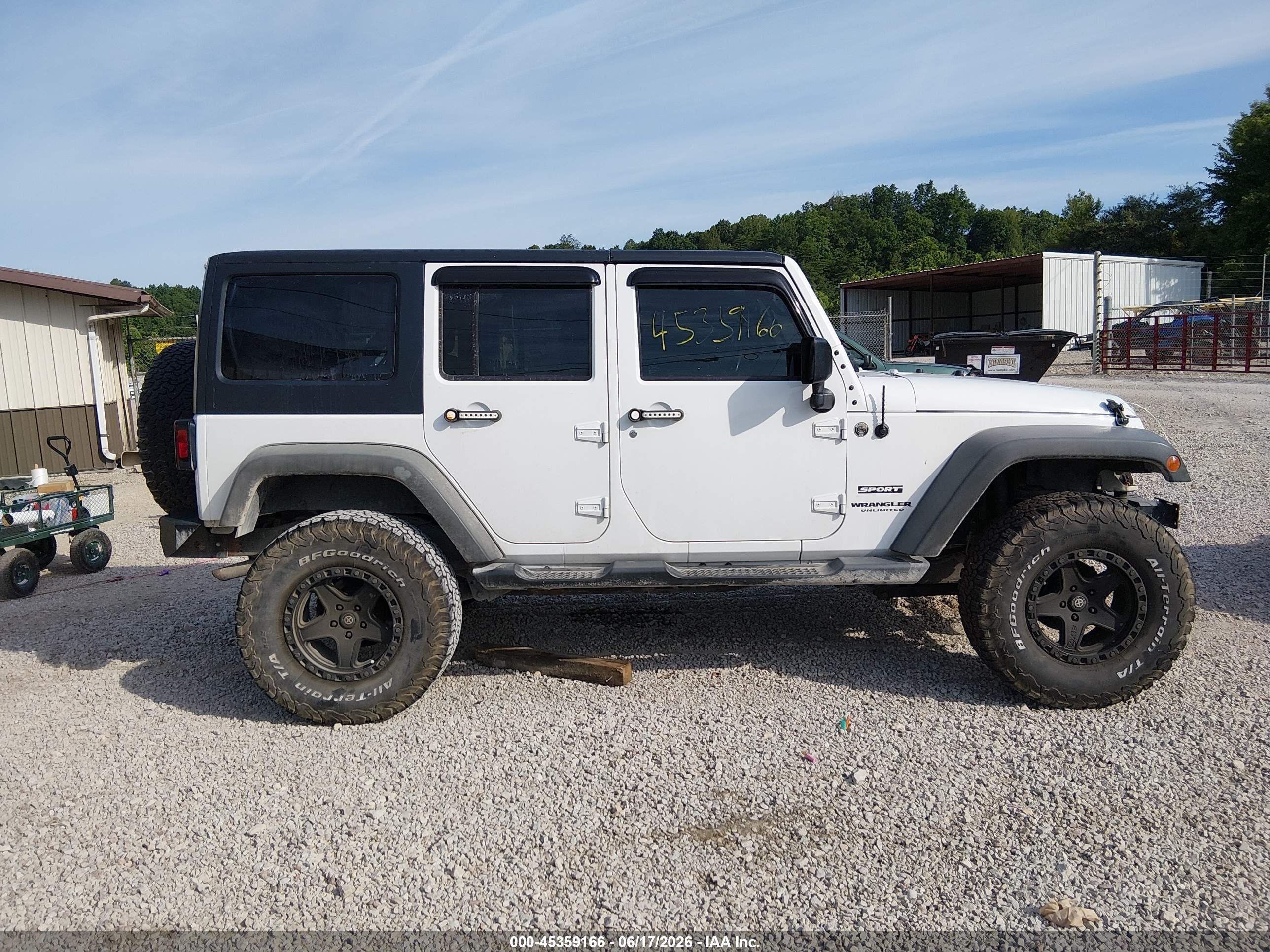 2014 Jeep Wrangler Unlimited Sport White vin: 1C4BJWDG9EL280720