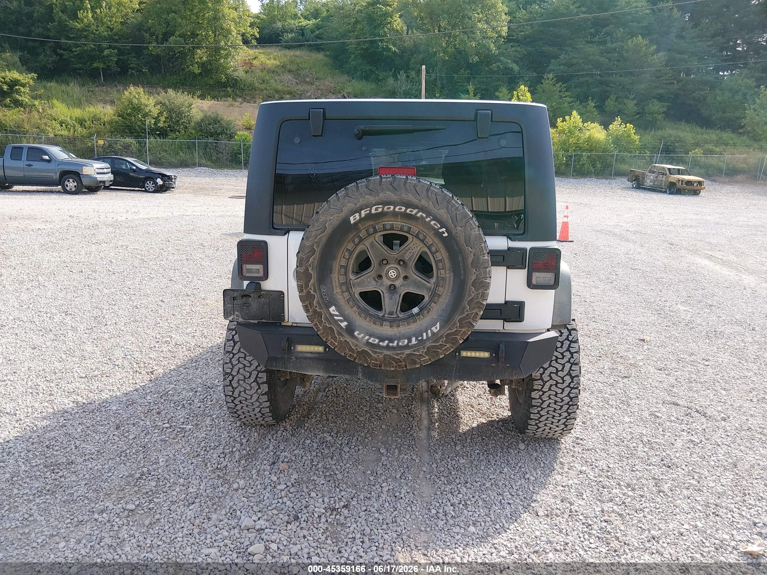 2014 Jeep Wrangler Unlimited Sport White vin: 1C4BJWDG9EL280720