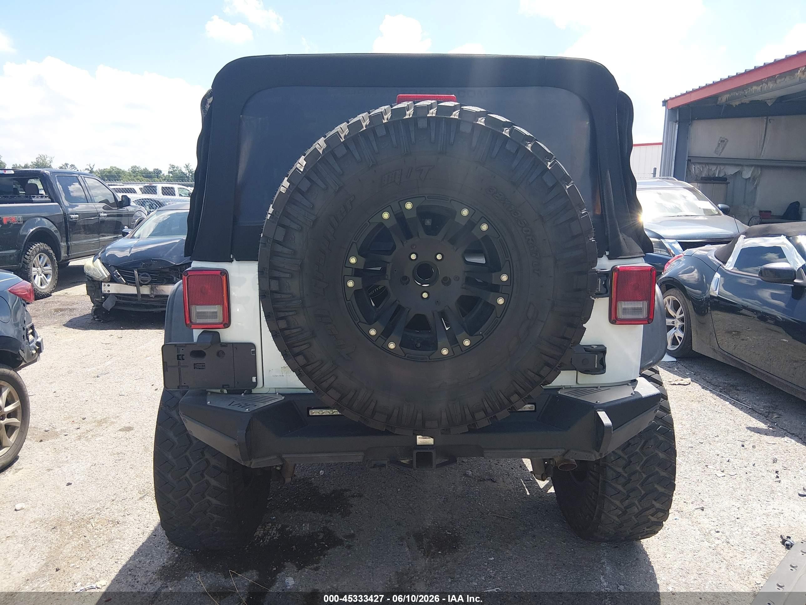 2015 Jeep Wrangler Unlimited Sport White vin: 1C4BJWDG9FL509768