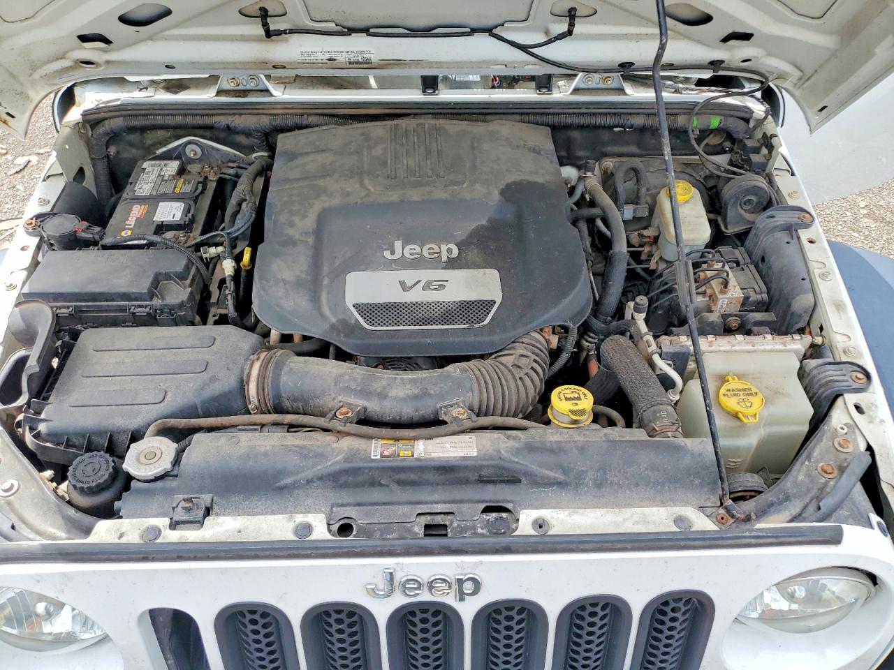 2015 Jeep Wrangler Unlimited Sport White vin: 1C4BJWDG9FL528885