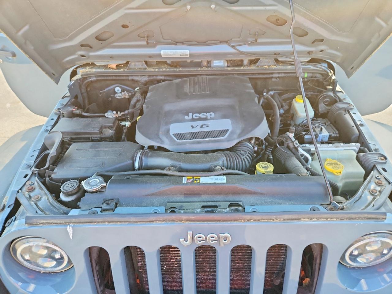 2015 Jeep Wrangler Unlimited Sport Серый vin: 1C4BJWDG9FL556539