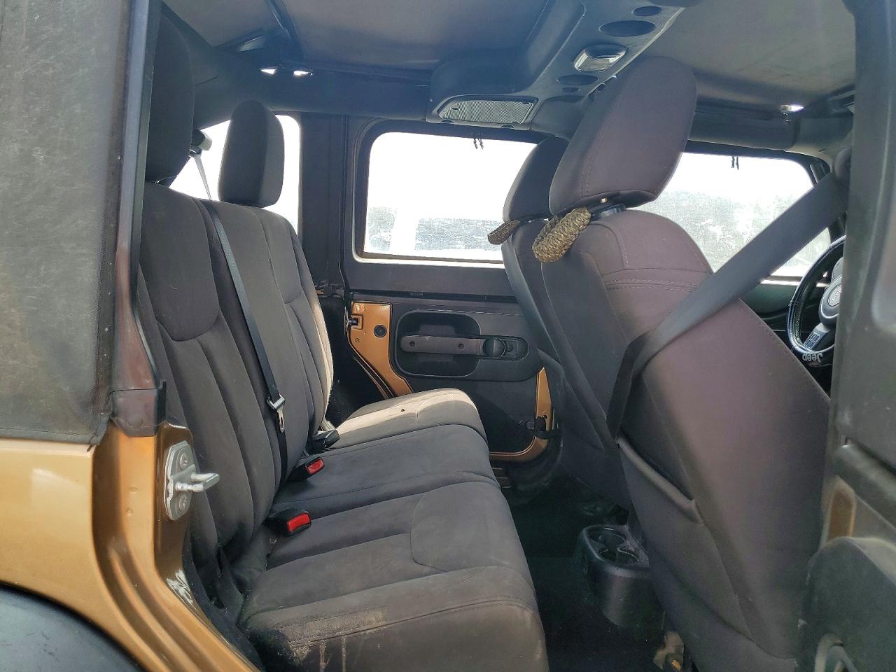 2015 Jeep Wrangler Unlimited Sport Brown vin: 1C4BJWDG9FL640859