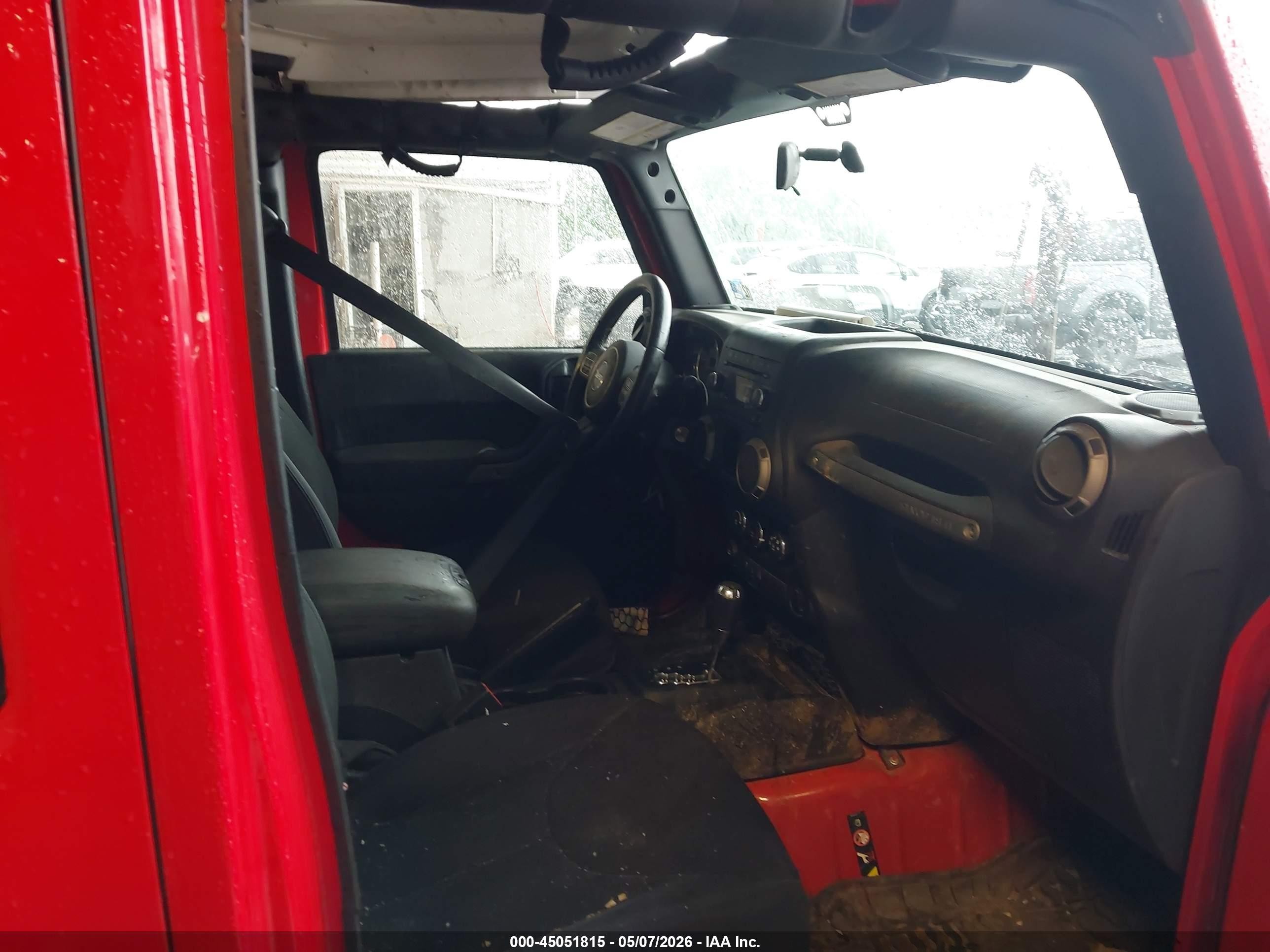 2015 Jeep Wrangler Unlimited Sport Red vin: 1C4BJWDG9FL692783