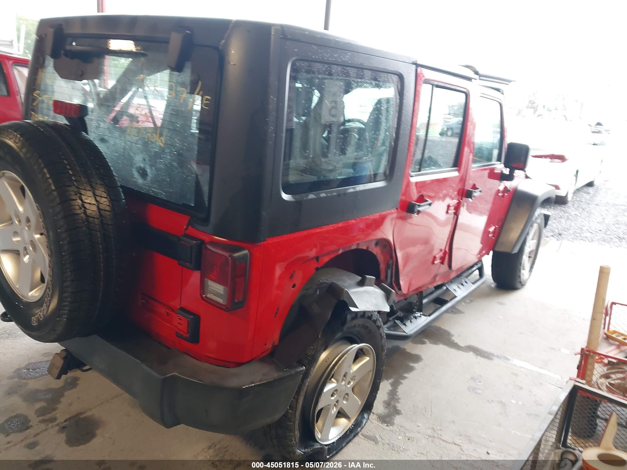 2015 Jeep Wrangler Unlimited Sport Red vin: 1C4BJWDG9FL692783