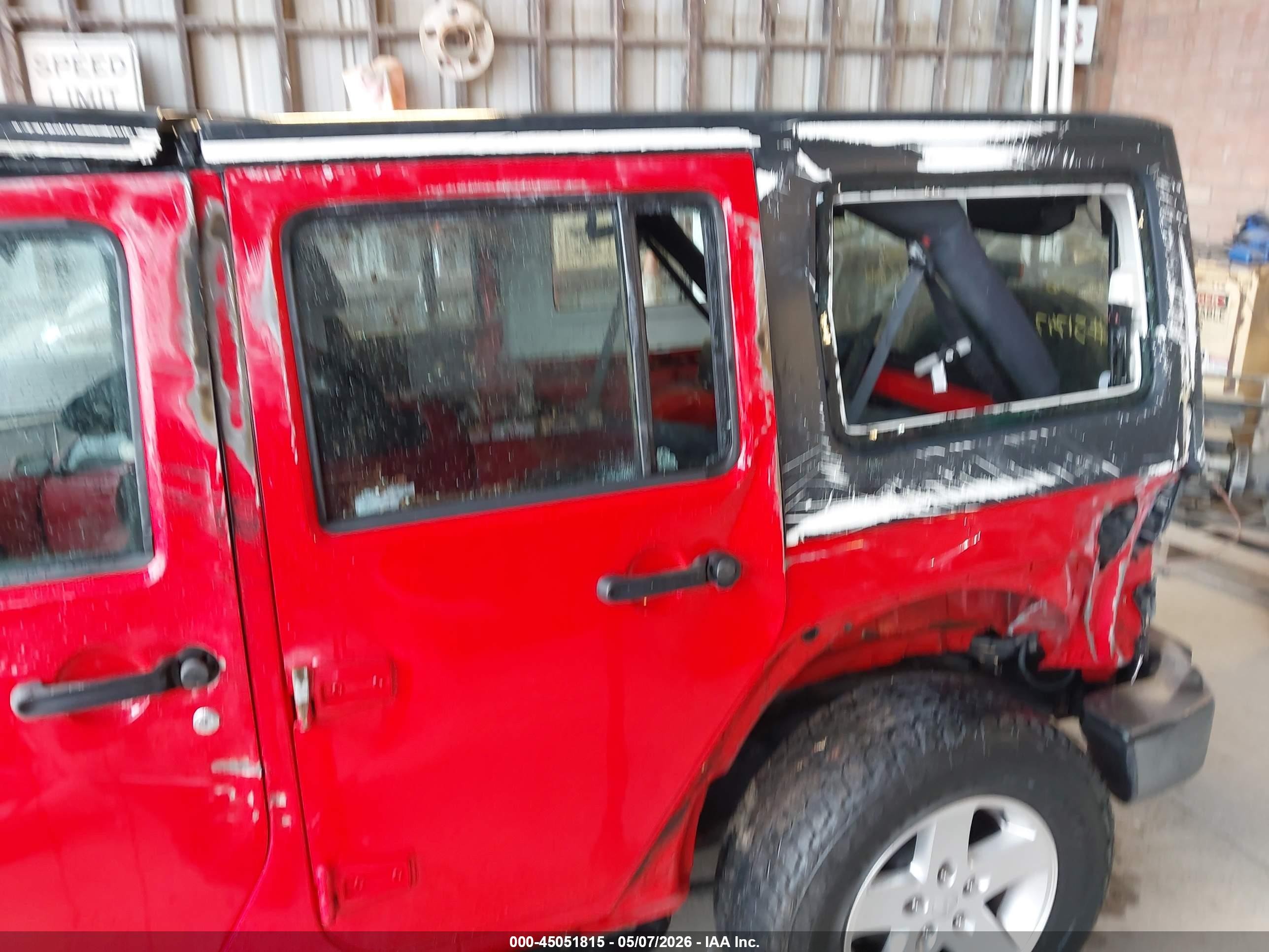 2015 Jeep Wrangler Unlimited Sport Red vin: 1C4BJWDG9FL692783