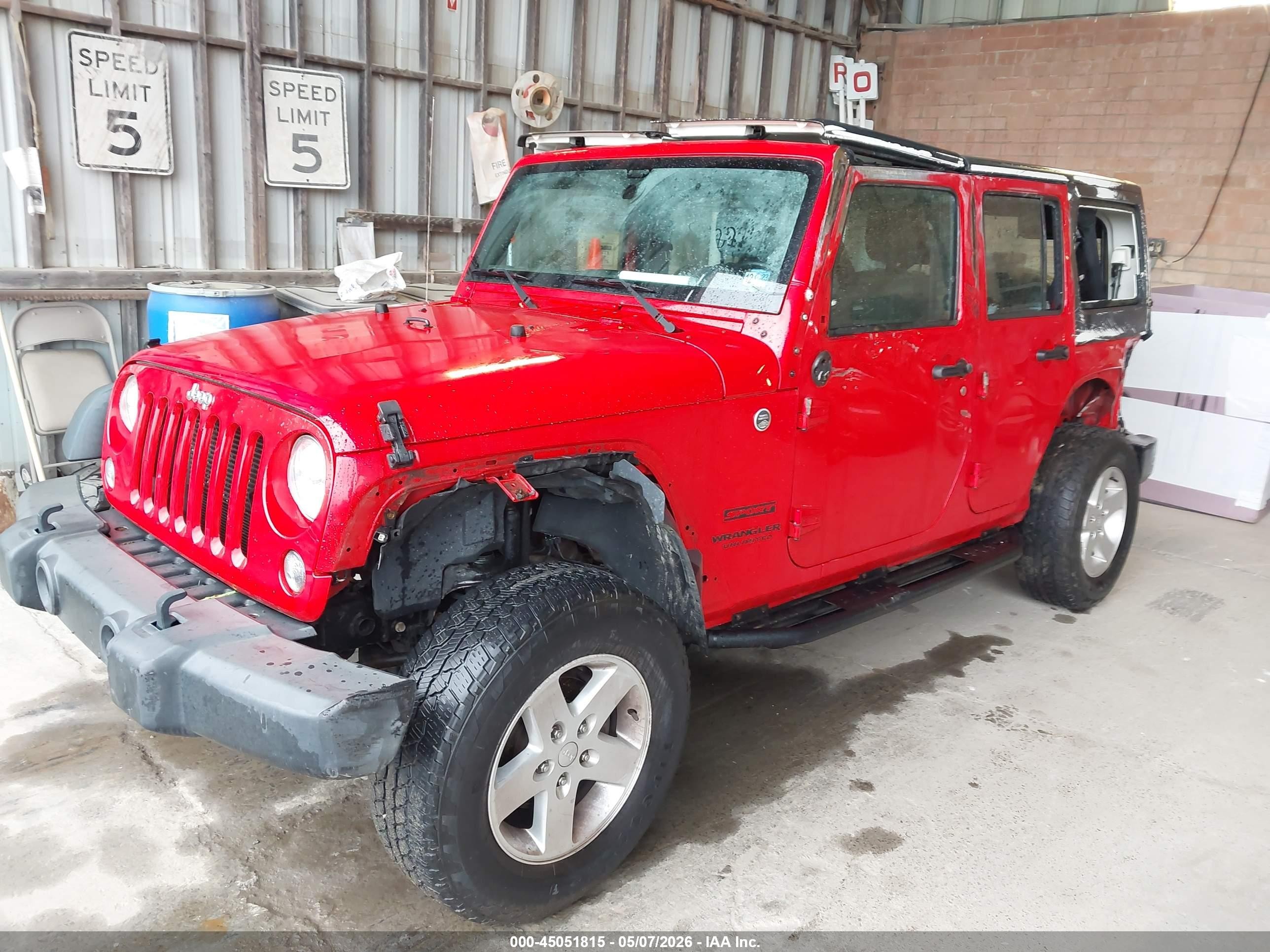 2015 Jeep Wrangler Unlimited Sport Red vin: 1C4BJWDG9FL692783