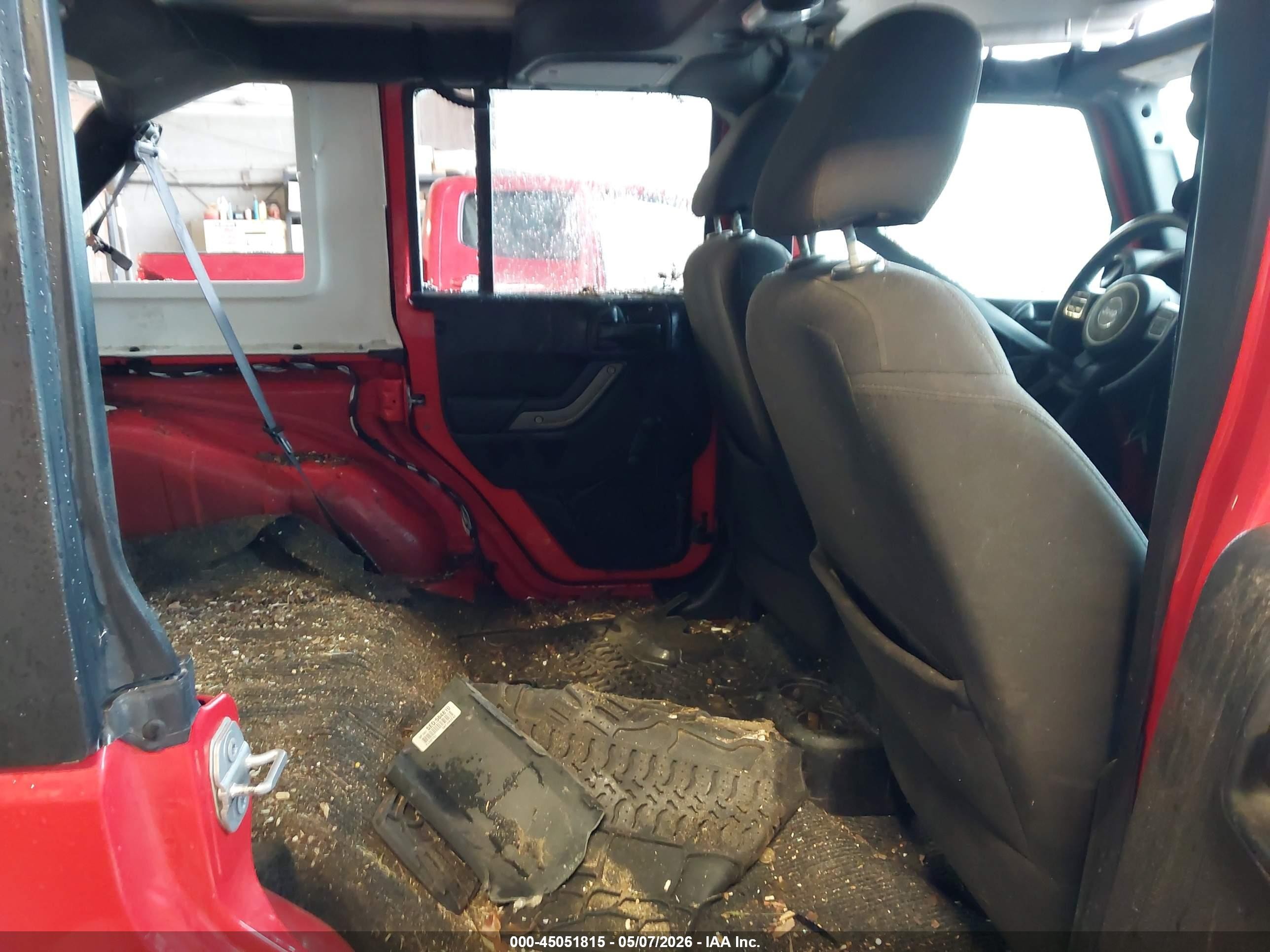 2015 Jeep Wrangler Unlimited Sport Red vin: 1C4BJWDG9FL692783