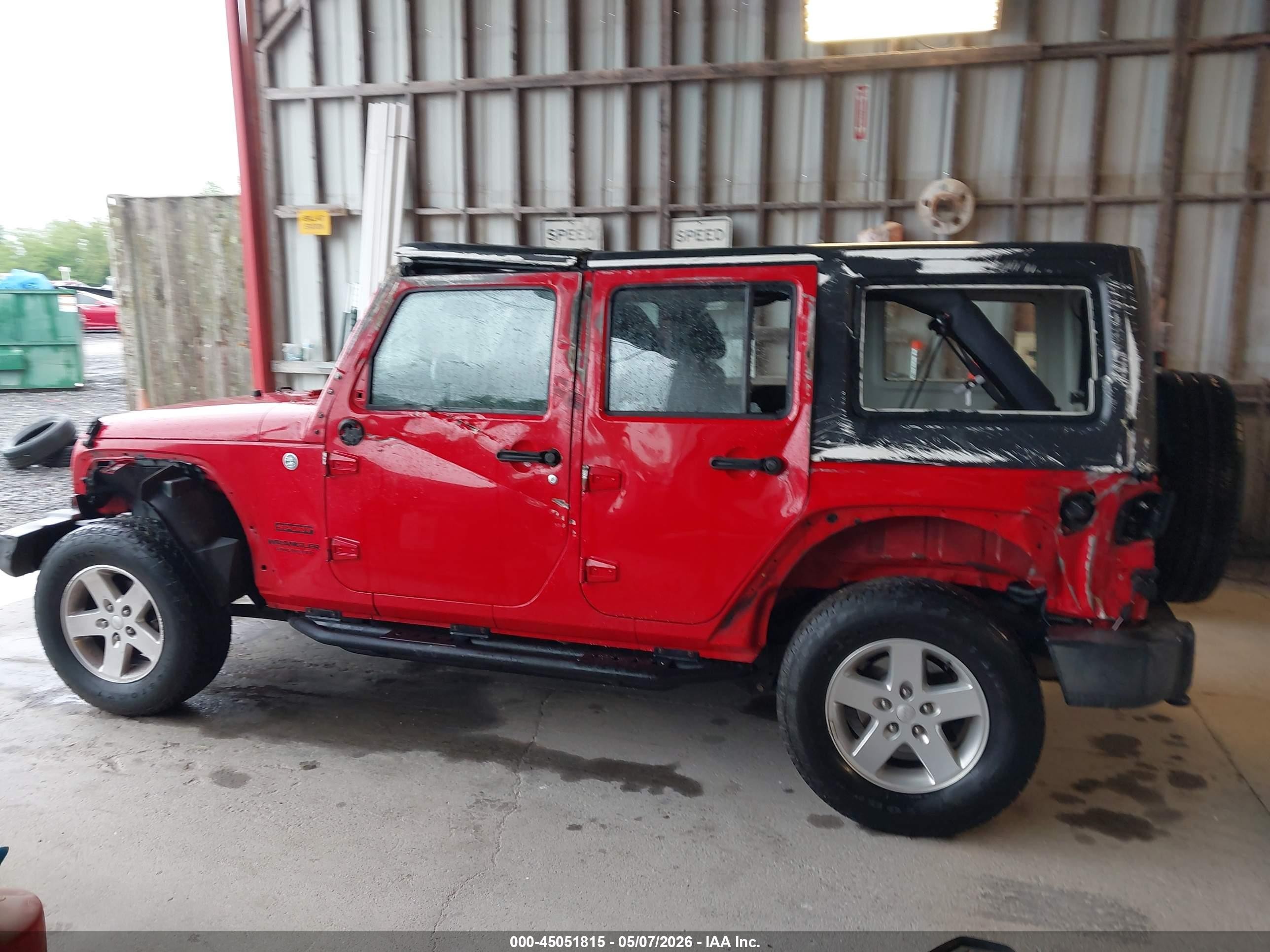 2015 Jeep Wrangler Unlimited Sport Red vin: 1C4BJWDG9FL692783
