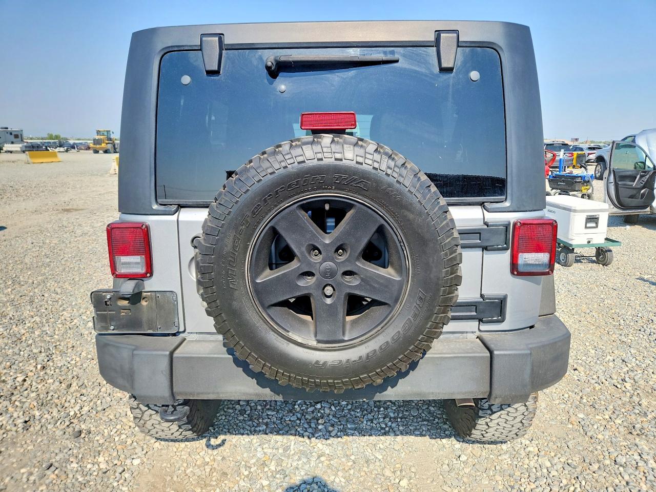 2015 Jeep Wrangler Unlimited Sport Silver vin: 1C4BJWDG9FL739715