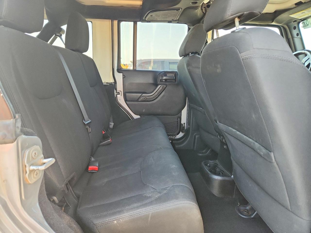 2015 Jeep Wrangler Unlimited Sport Silver vin: 1C4BJWDG9FL739715