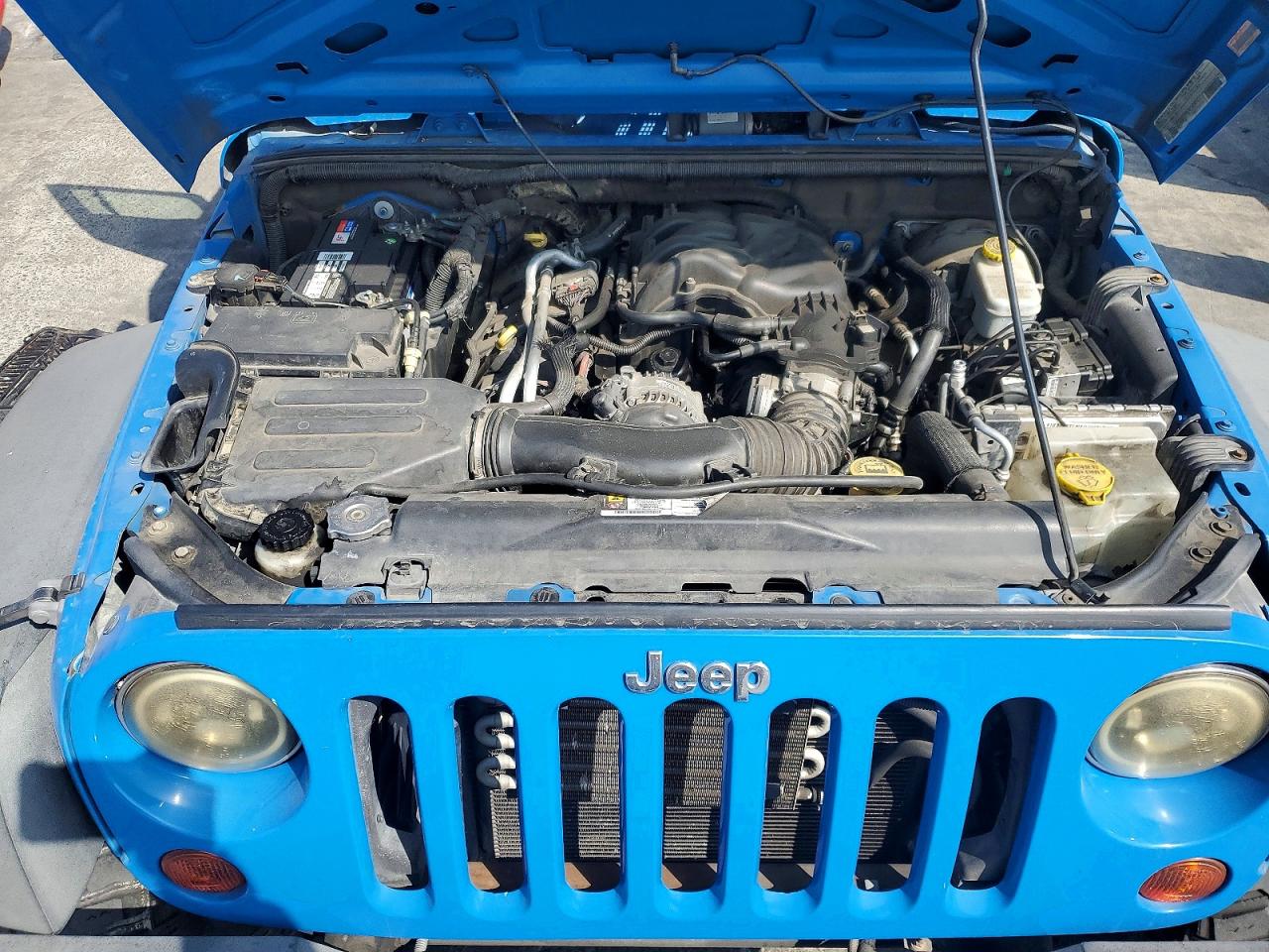 2012 Jeep Wrangler Unlimited Sport Blue vin: 1C4BJWDGXCL138776