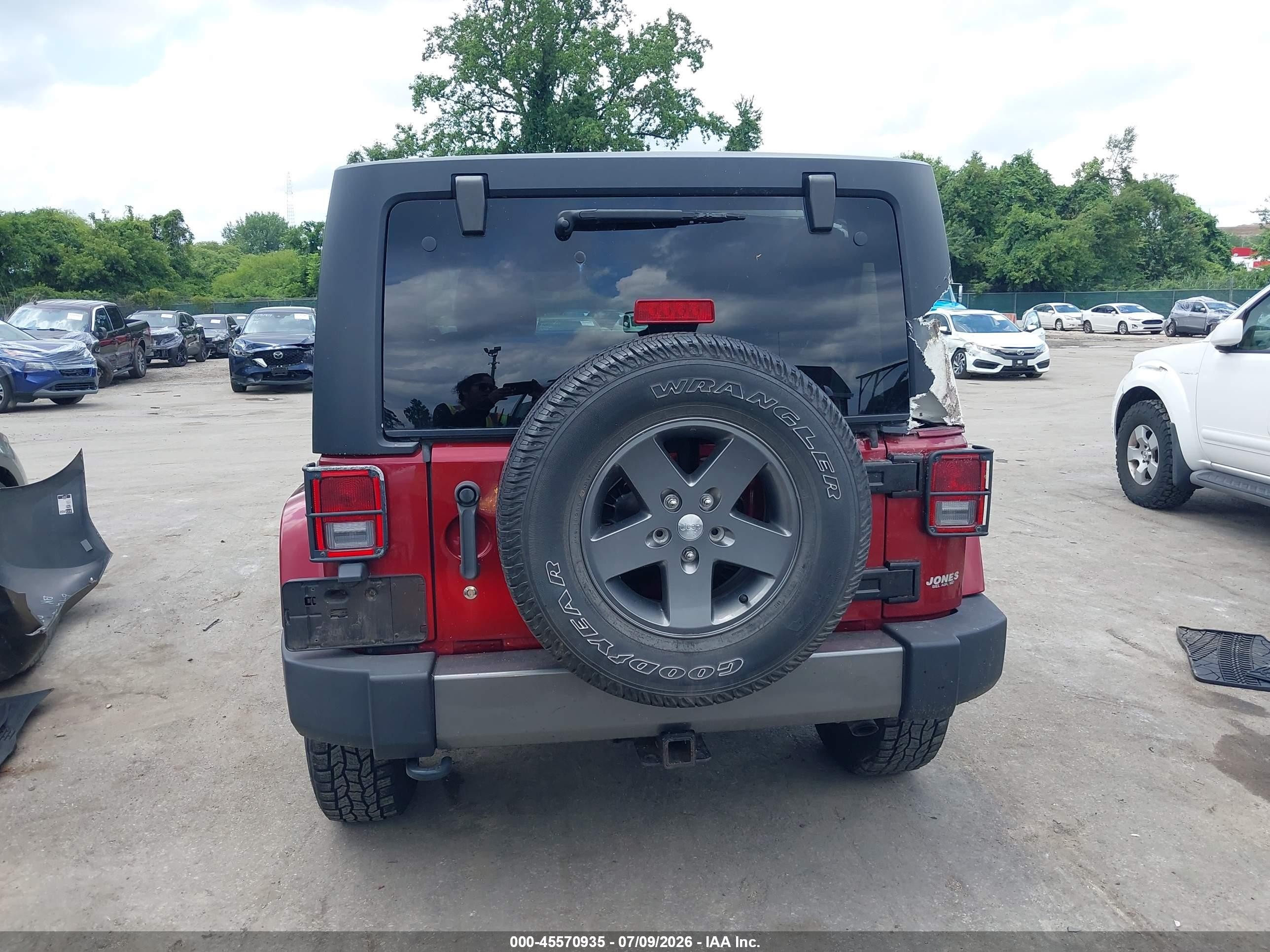 2013 Jeep Wrangler Unlimited Freedom Edition Красный vin: 1C4BJWDGXDL588588