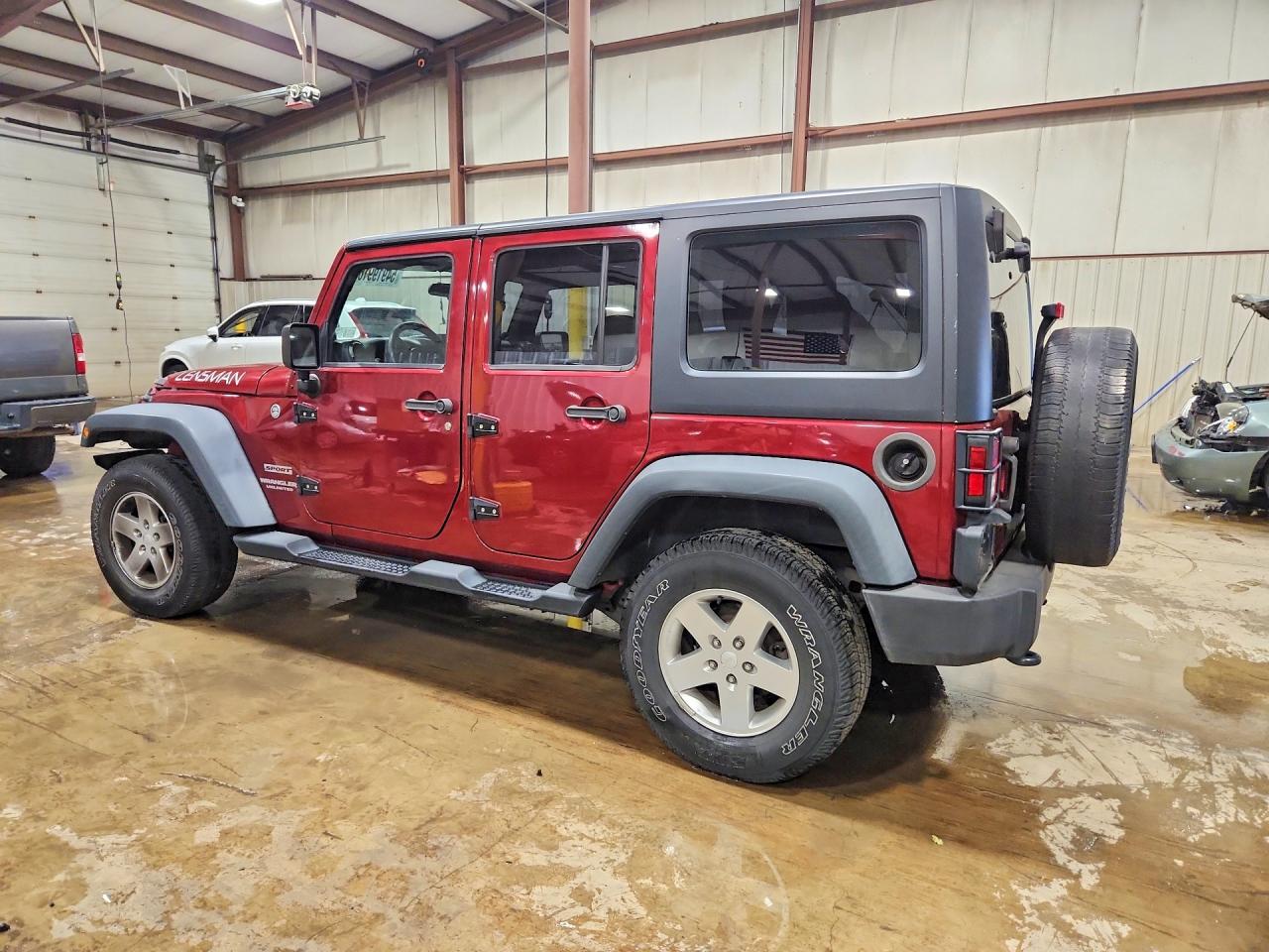 2013 Jeep Wrangler Unlimited Sport Burgundy vin: 1C4BJWDGXDL609780