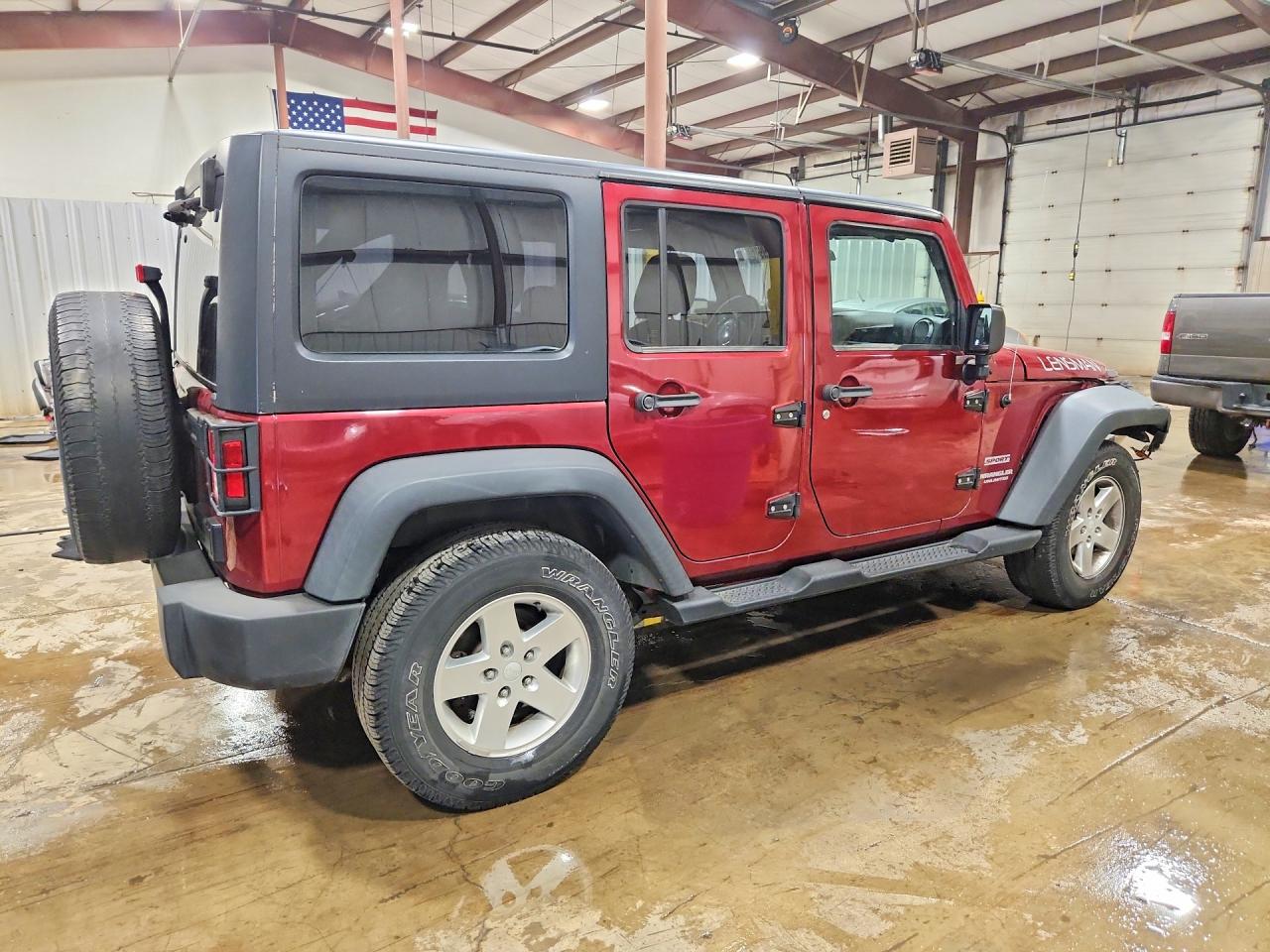 2013 Jeep Wrangler Unlimited Sport Burgundy vin: 1C4BJWDGXDL609780