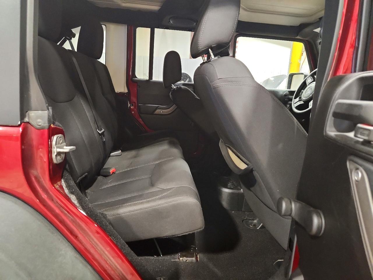 2013 Jeep Wrangler Unlimited Sport Burgundy vin: 1C4BJWDGXDL609780