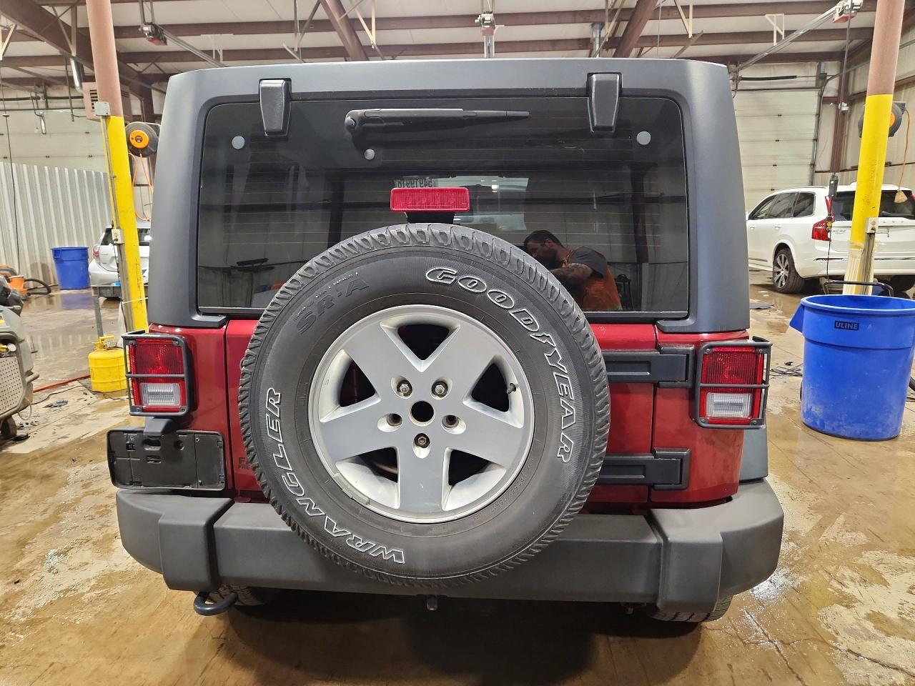 2013 Jeep Wrangler Unlimited Sport Burgundy vin: 1C4BJWDGXDL609780
