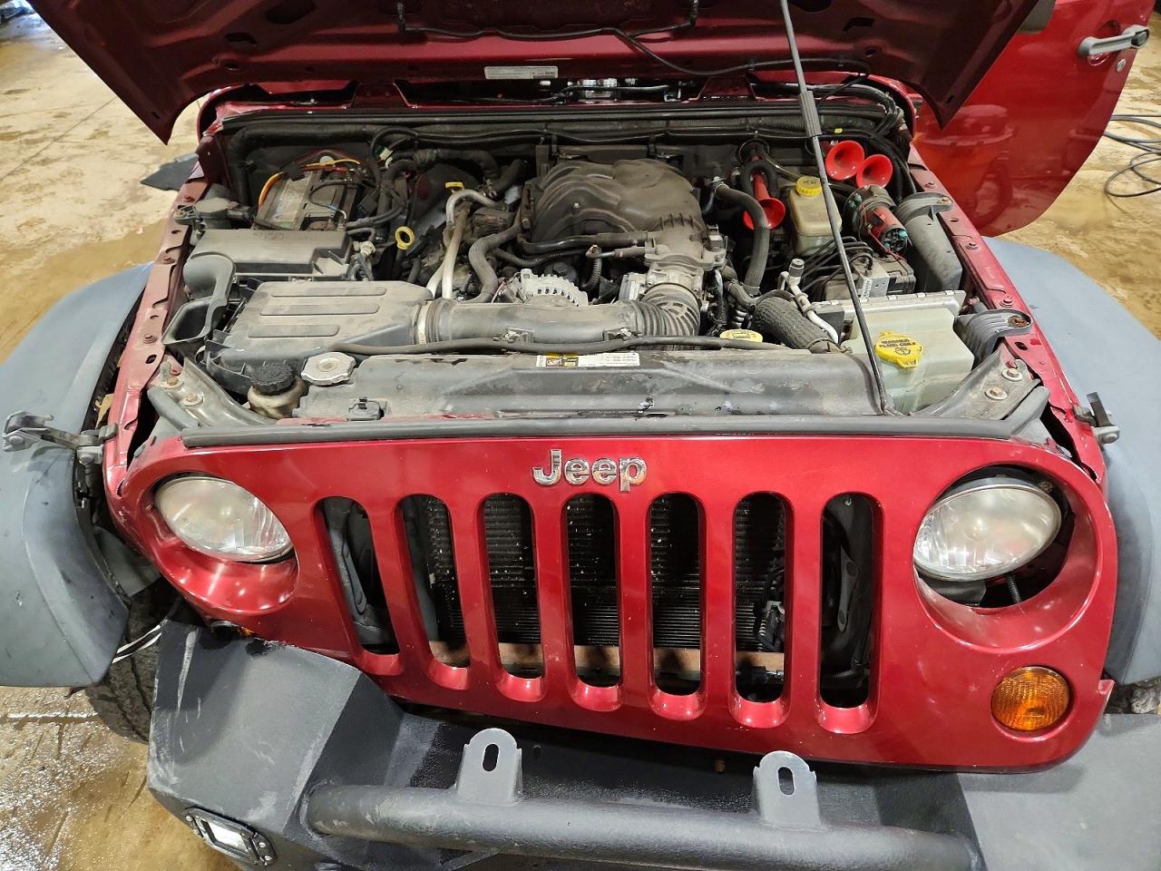 2013 Jeep Wrangler Unlimited Sport Burgundy vin: 1C4BJWDGXDL609780