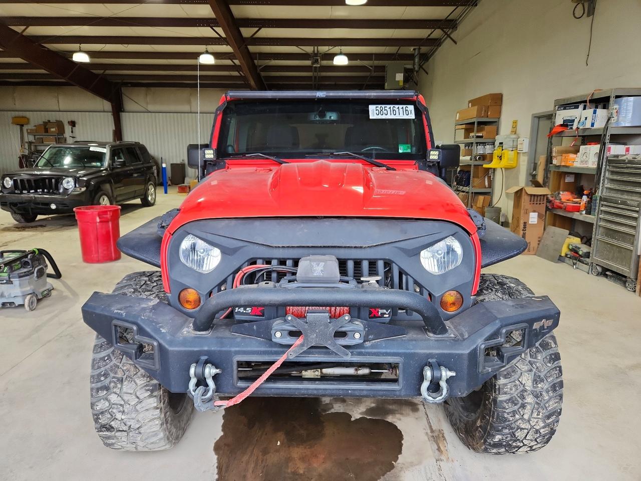 2013 Jeep Wrangler Unlimited Sport Red vin: 1C4BJWDGXDL643038