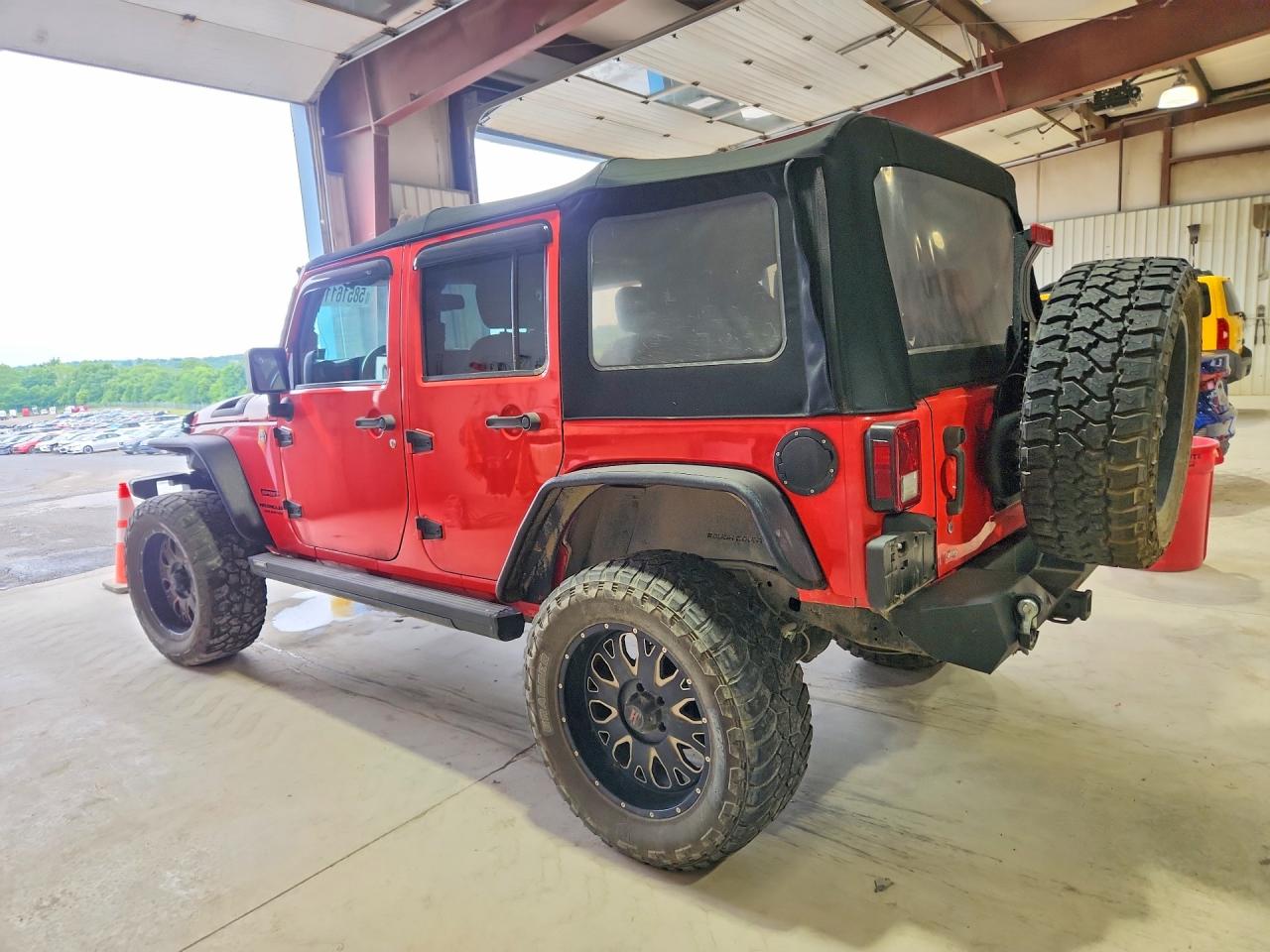 2013 Jeep Wrangler Unlimited Sport Red vin: 1C4BJWDGXDL643038