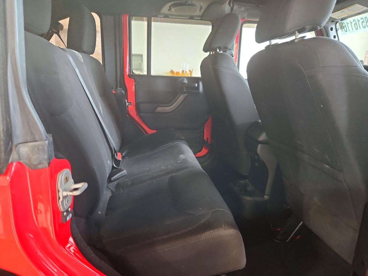 2013 Jeep Wrangler Unlimited Sport Red vin: 1C4BJWDGXDL643038