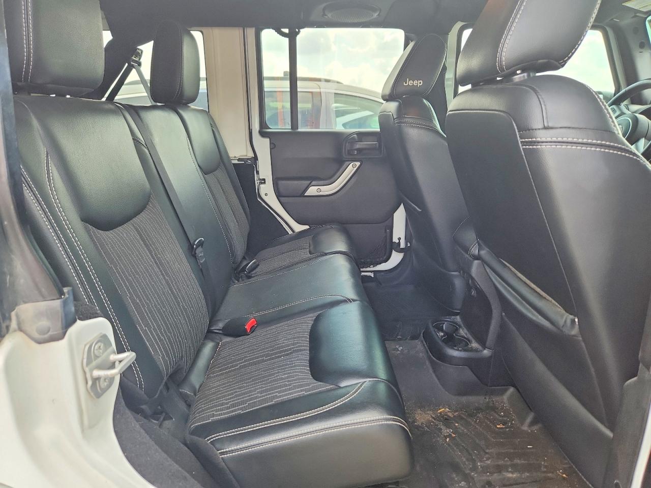 2014 Jeep Wrangler Unlimited Sport Белый vin: 1C4BJWDGXEL196051