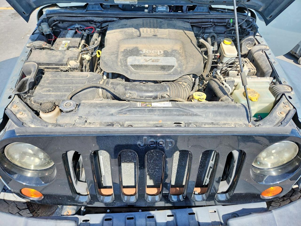 2014 Jeep Wrangler Unlimited Sport Gray vin: 1C4BJWDGXEL255616